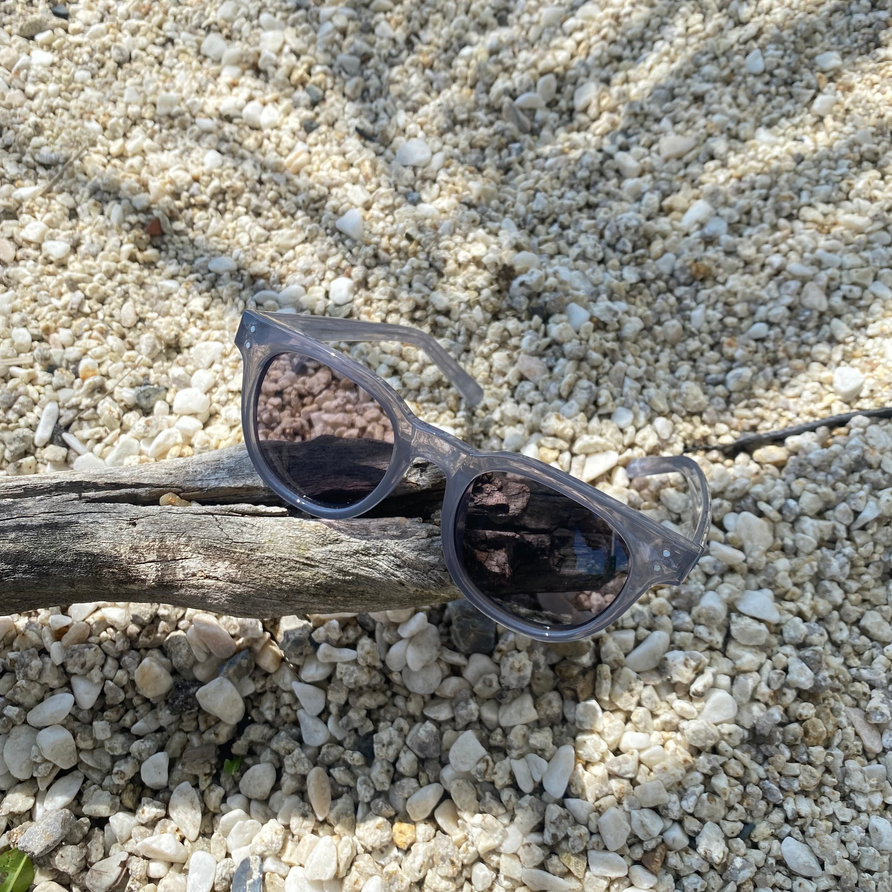 UV99％CUT☆LIFE is ブルーグレーサングラス ケース付¥4990(￥5489