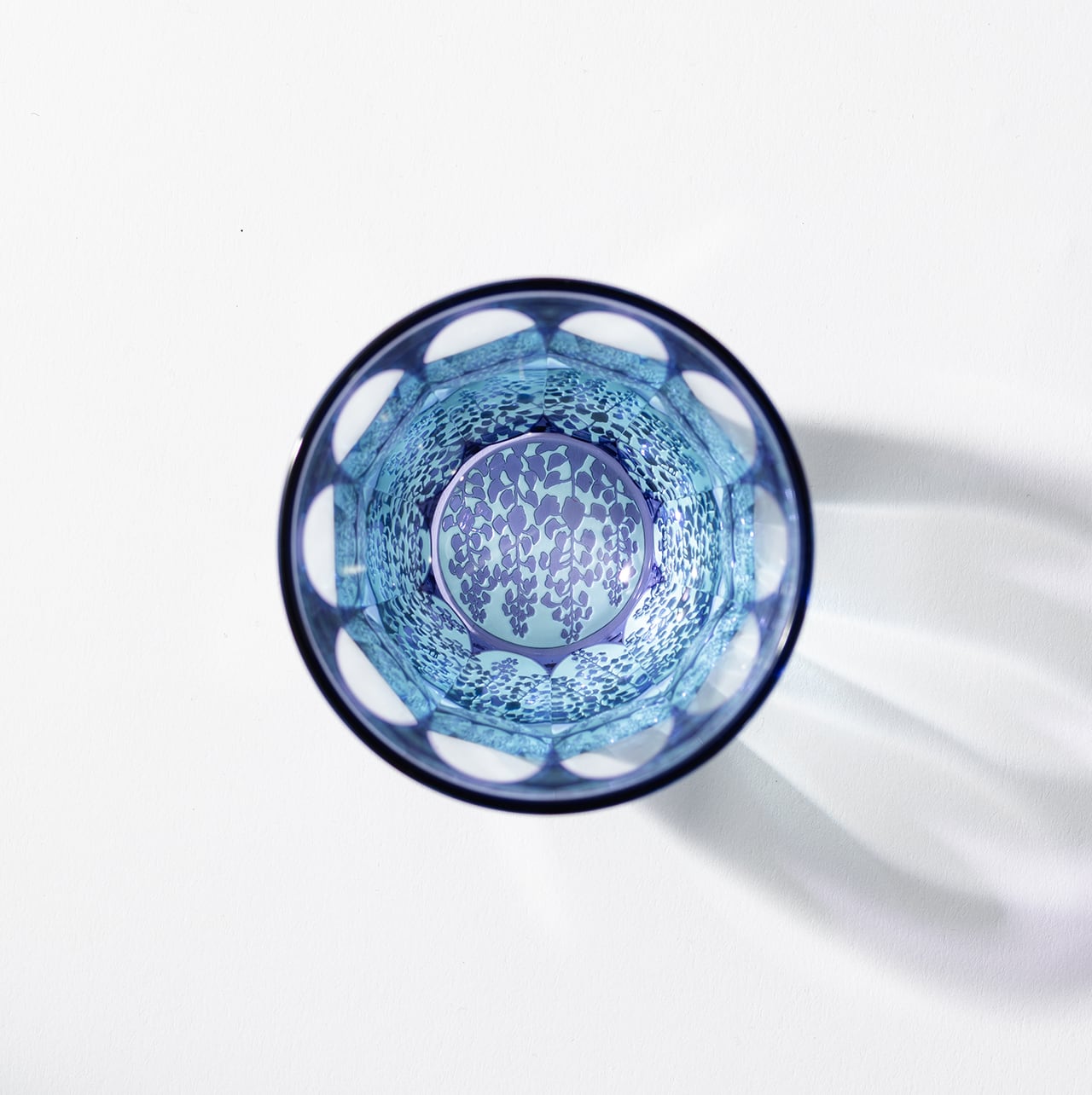 藤（金紫×ライトブルー）ぐい呑 | 椎名切子（GLASS-LAB) 江戸切子・砂