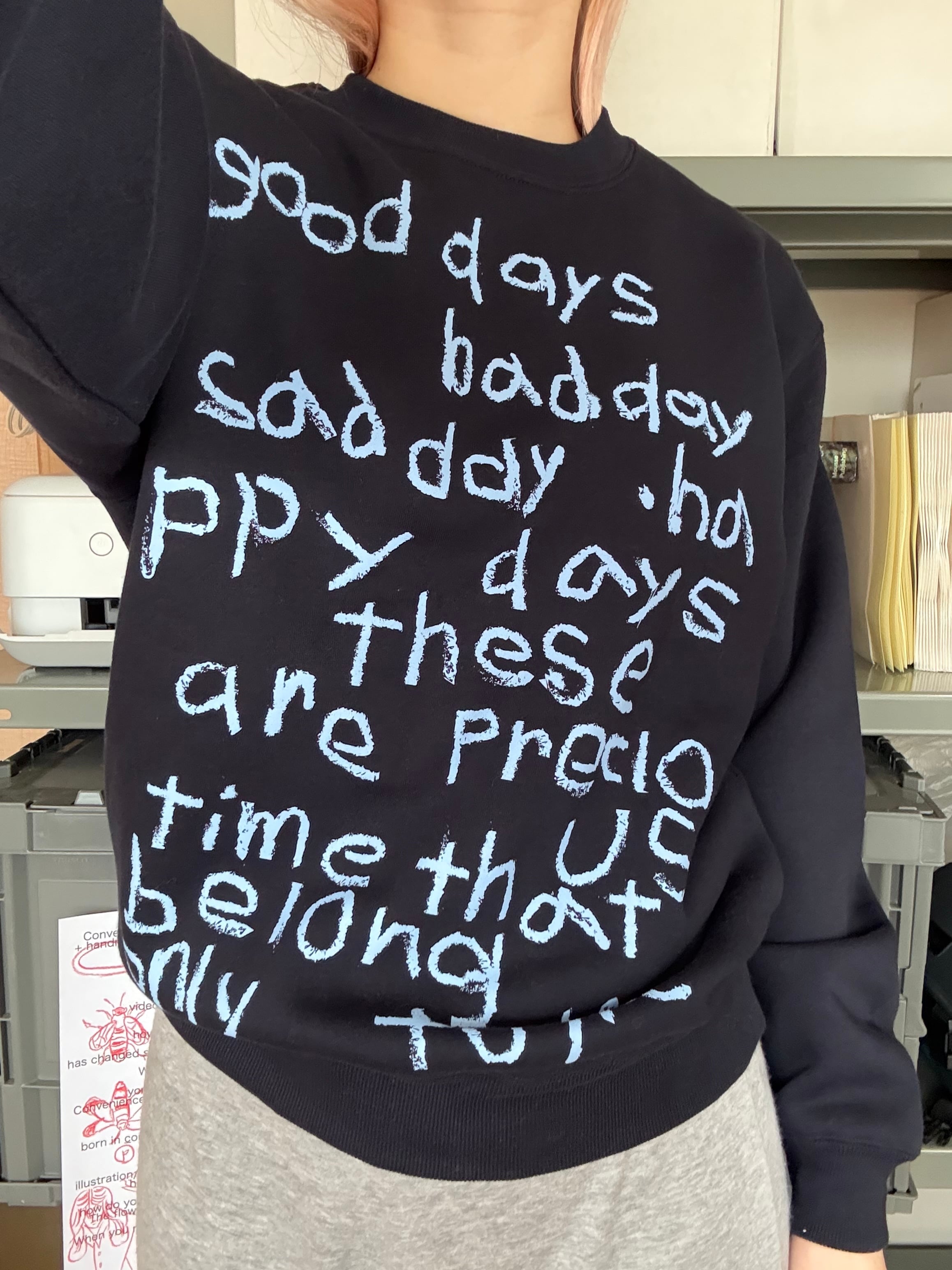 ECHOES OF MY DAYS SWEAT : NAVY | CONVENIENCE YOUNG