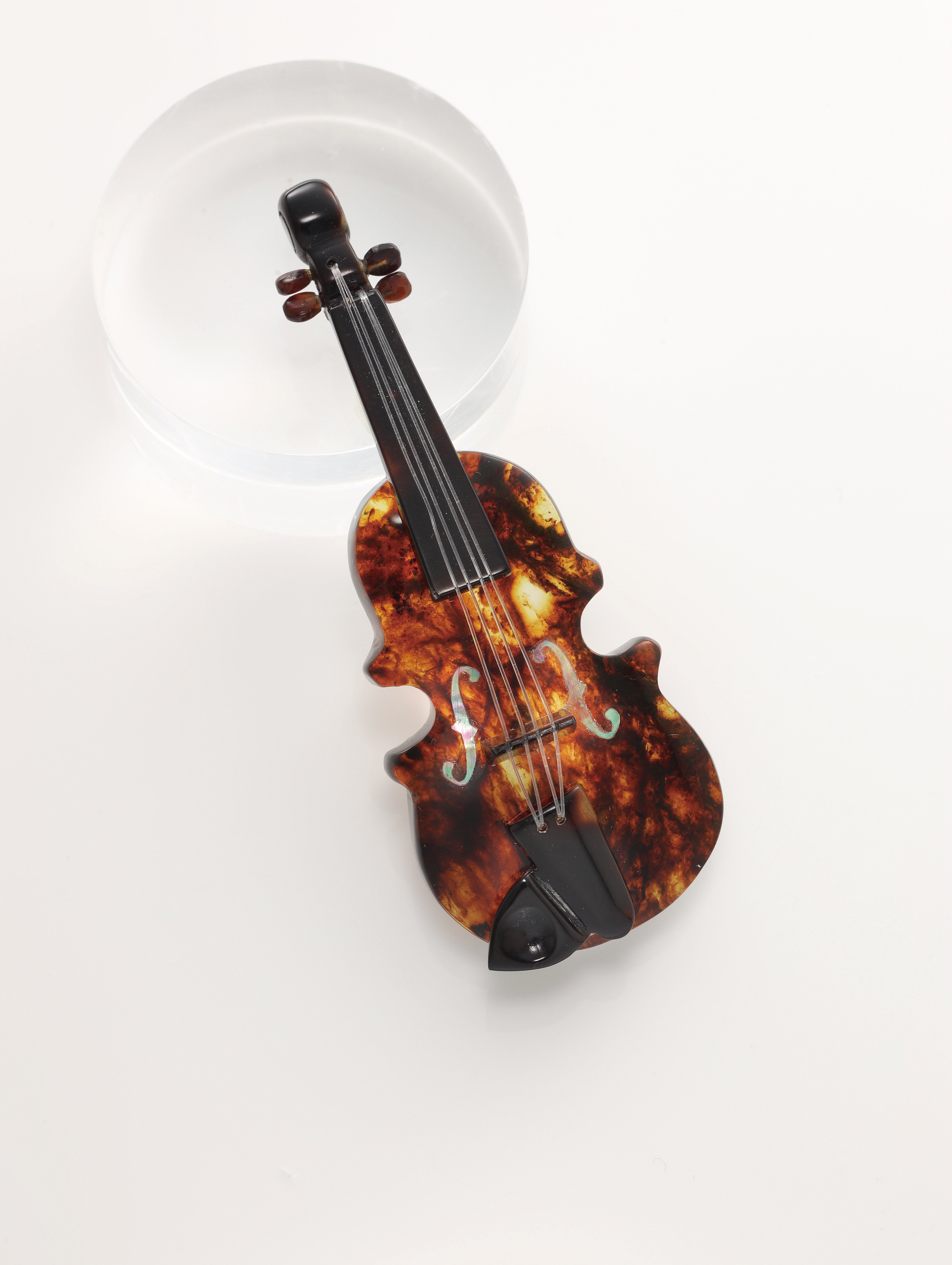琥珀＋べっ甲バイオリンブローチ KW2B0951 | Redue by esprima