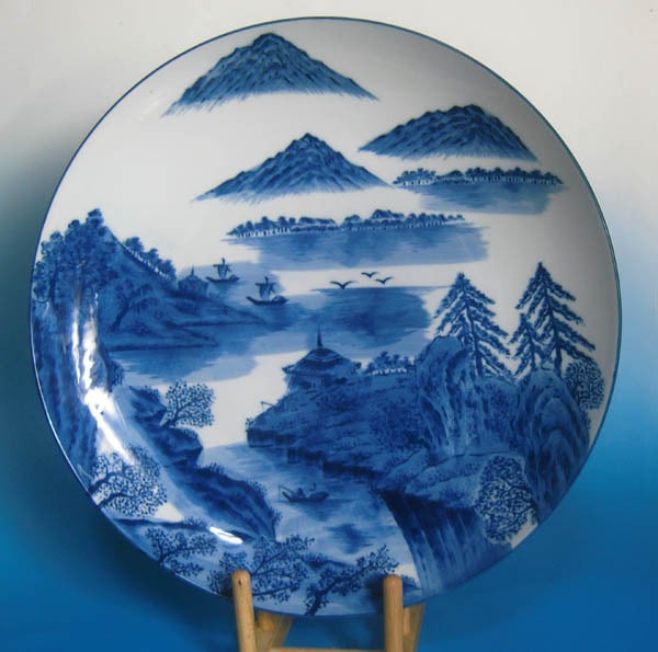 有田焼 飾り皿 染付 山水 大皿 華山窯 木製皿立付 40cm 華山萬右衛門