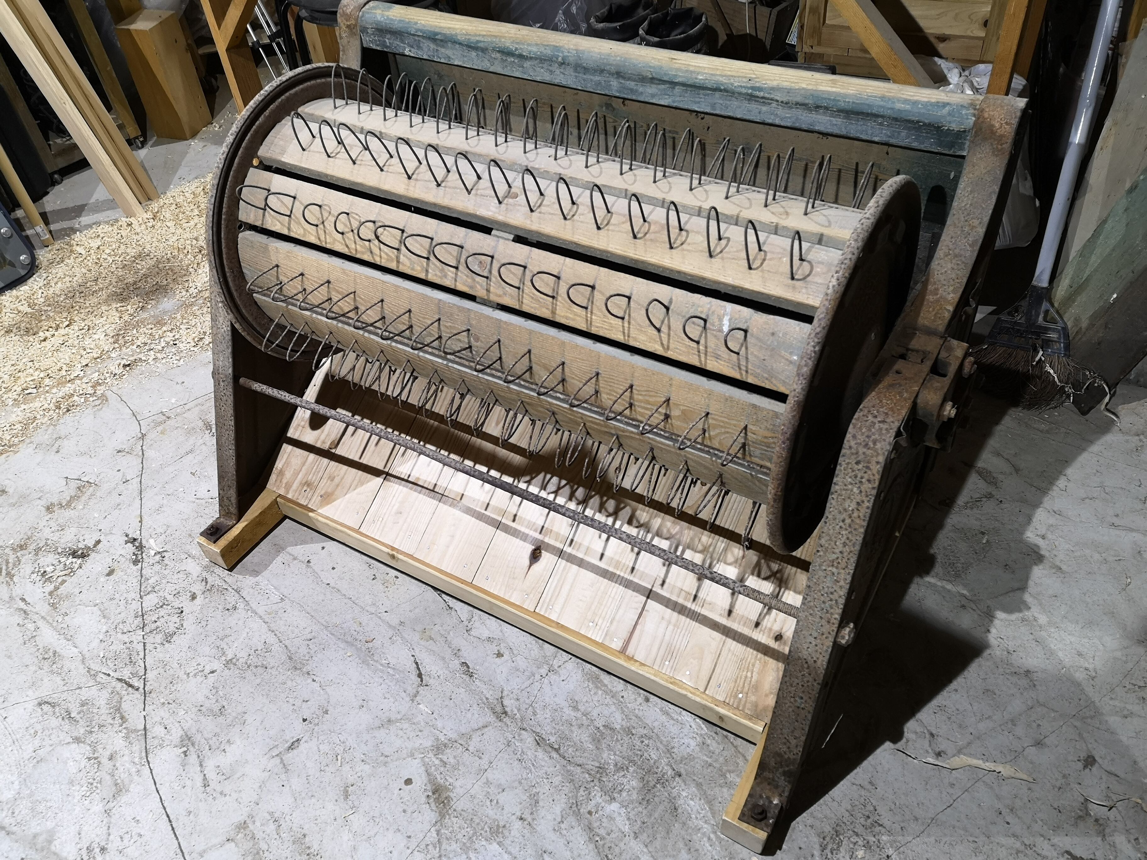 脱穀機 】昭和の農機具 脱穀機(だっこくき) | mossystone Brocante