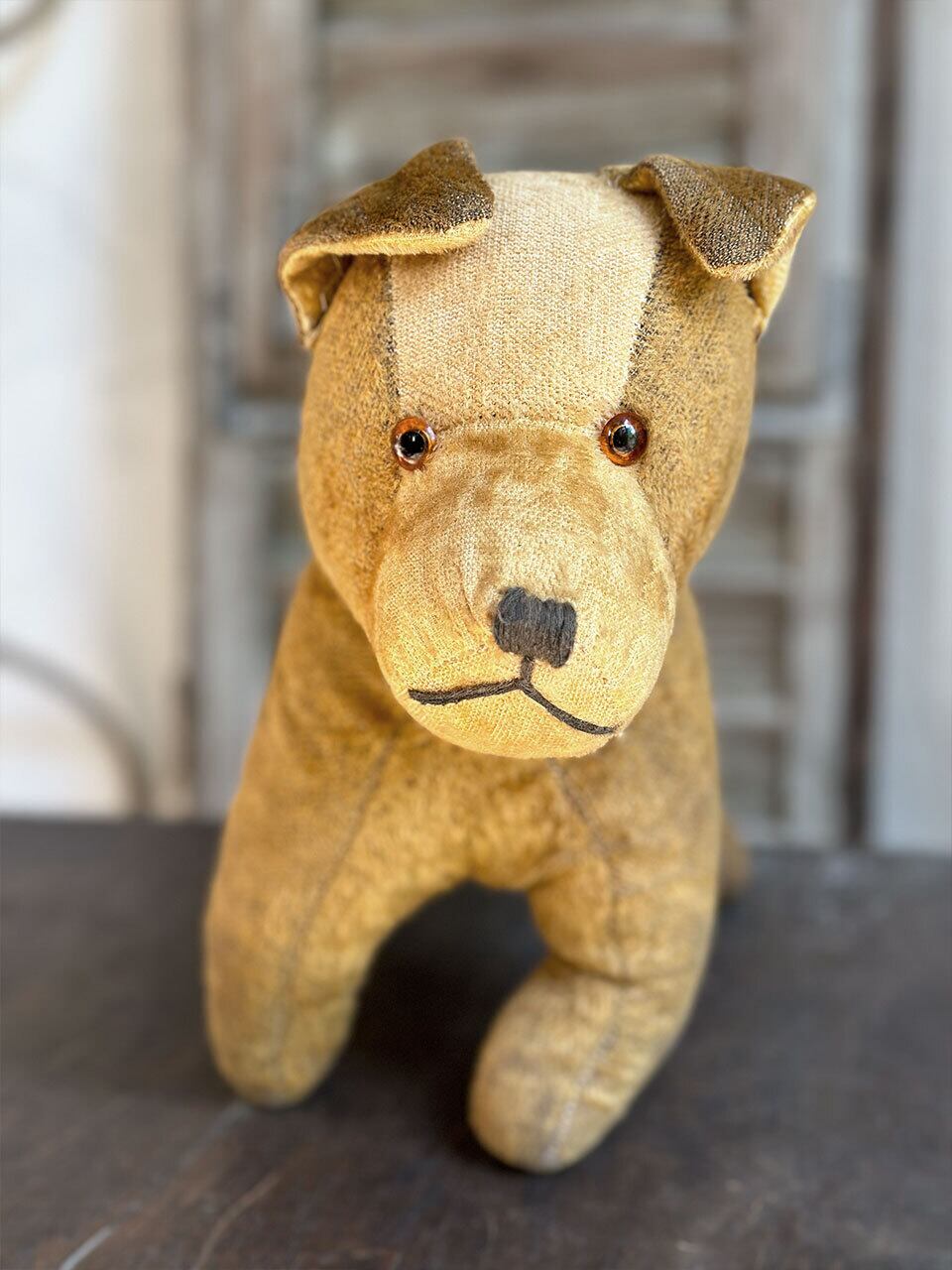 犬のぬいぐるみ イエローブラウン 耳折れ | Brocante de La Cocotte