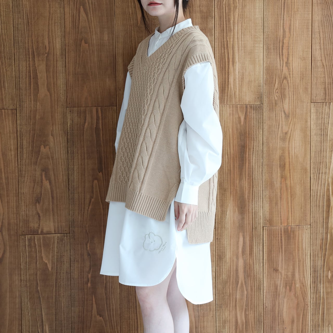 ウサワッペンニットベスト / ベージュ (MK-318) | もくもくちゃん公式