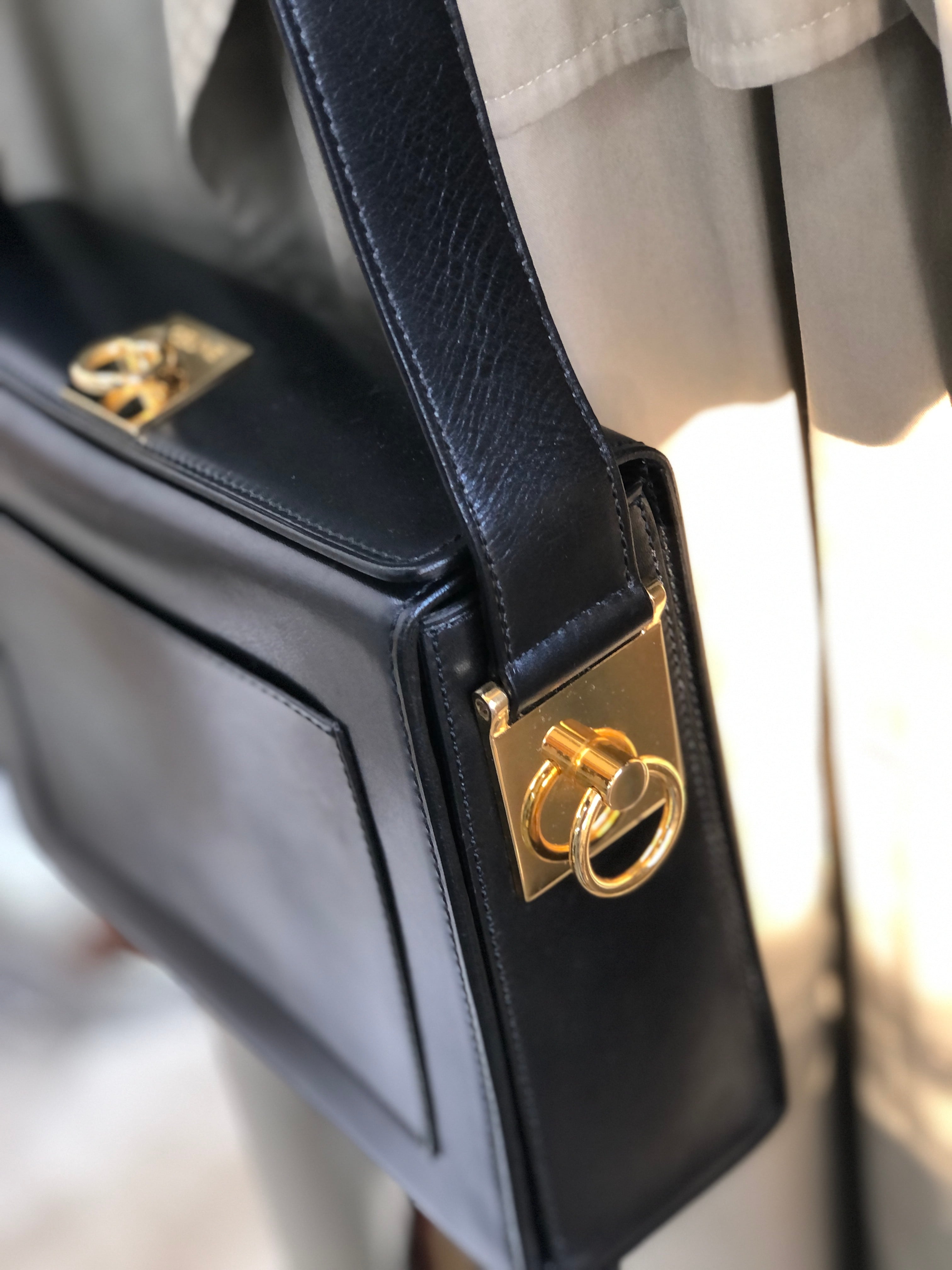 CELINE セリーヌ ガンチーニ ロゴ レザー ショルダーバッグ ブラック