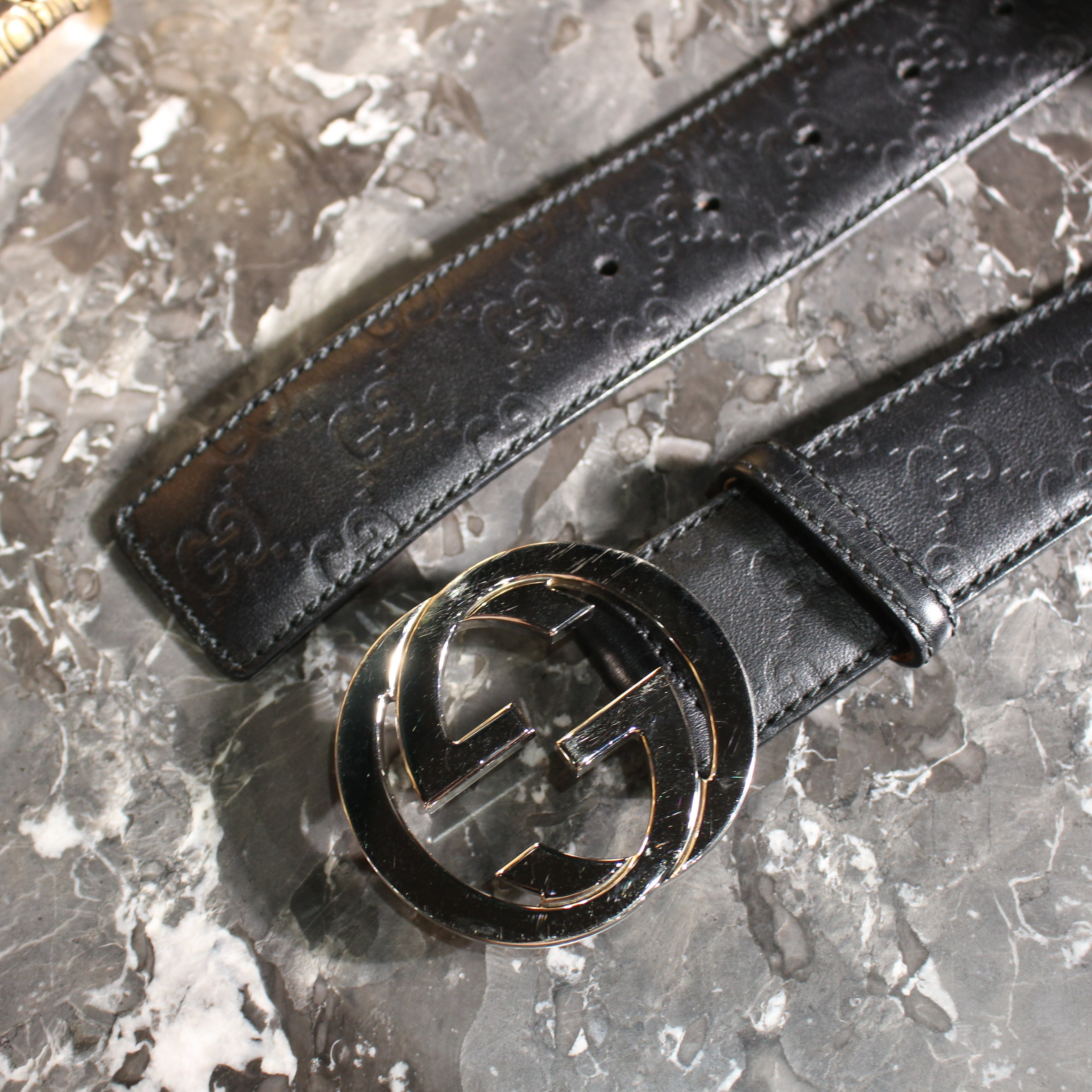 GUCCI GG PATTERNED EMBOSSED LOGO BUCKLE LEATHER BELT/グッチGG柄型