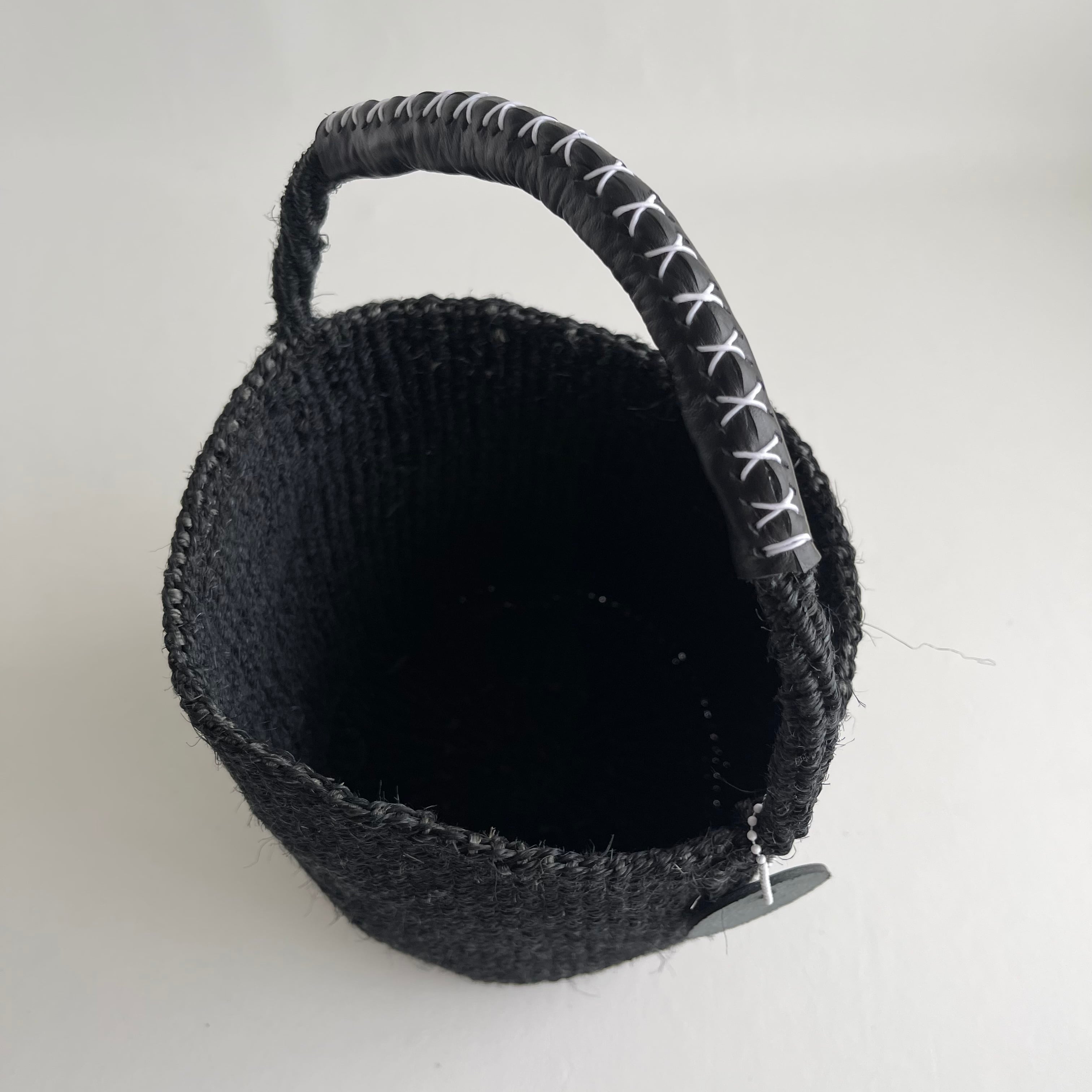 追加販売 】OVAL kago bag / BLACK / デイパック＆ポーチ付 | meong blue