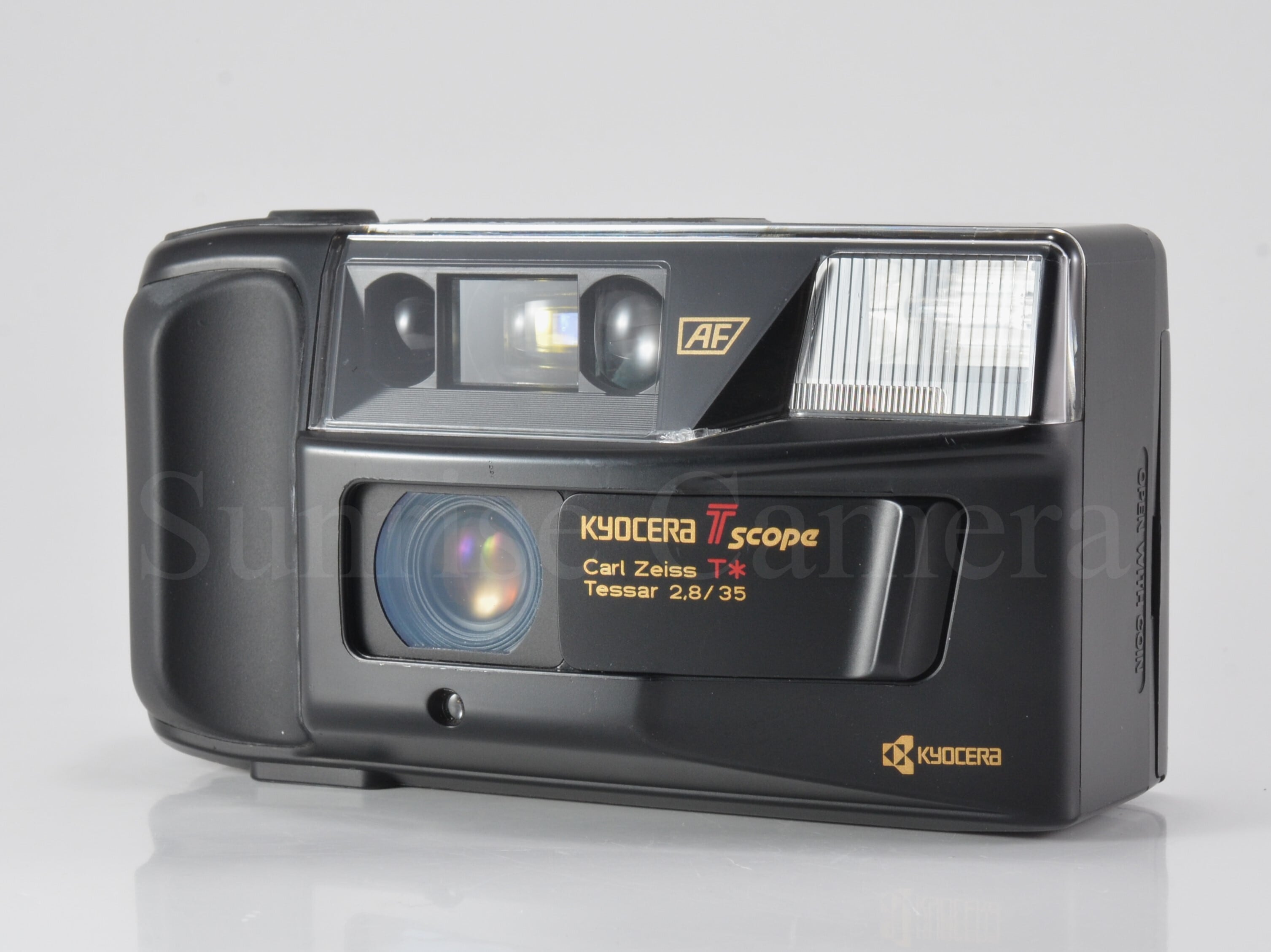 京セラ Tプルーフ Carl Zeiss 実用品 見た目より中身で選ぼうじゃ