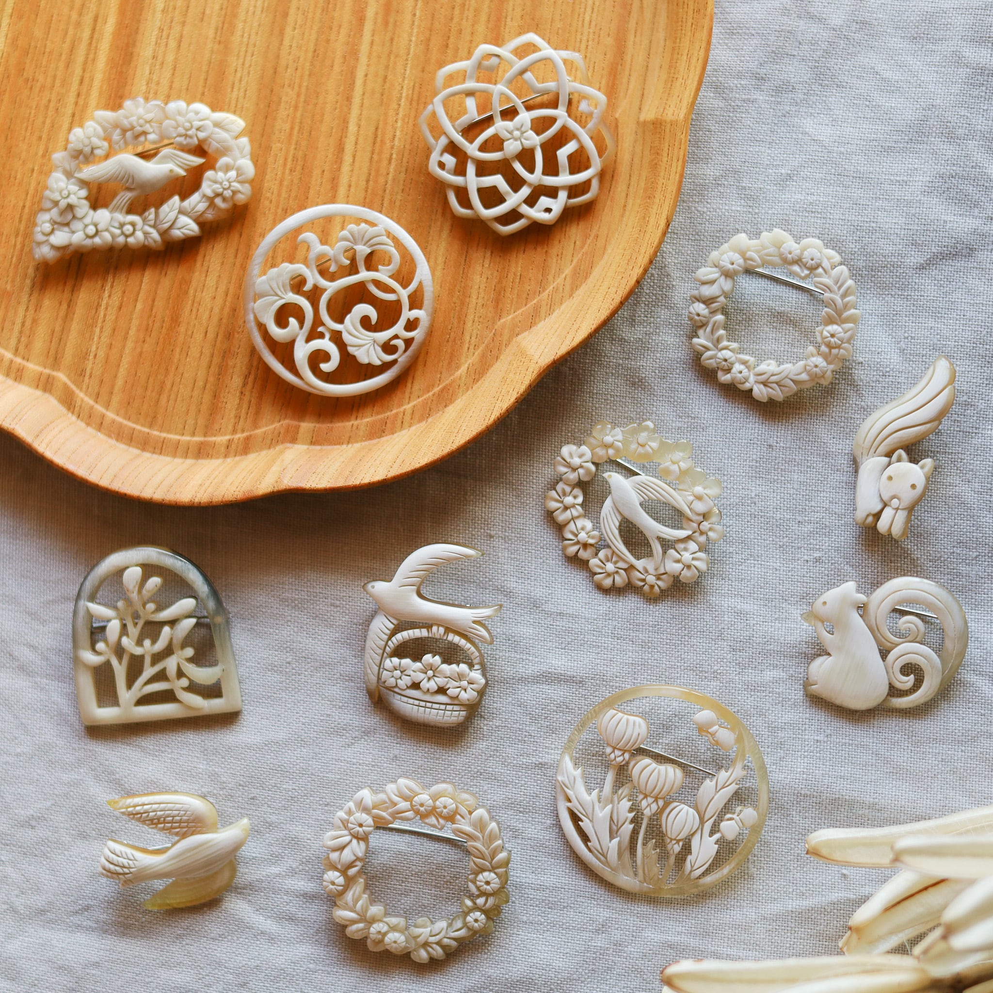 BISOU - 水牛の角ブローチ - コリス | merle