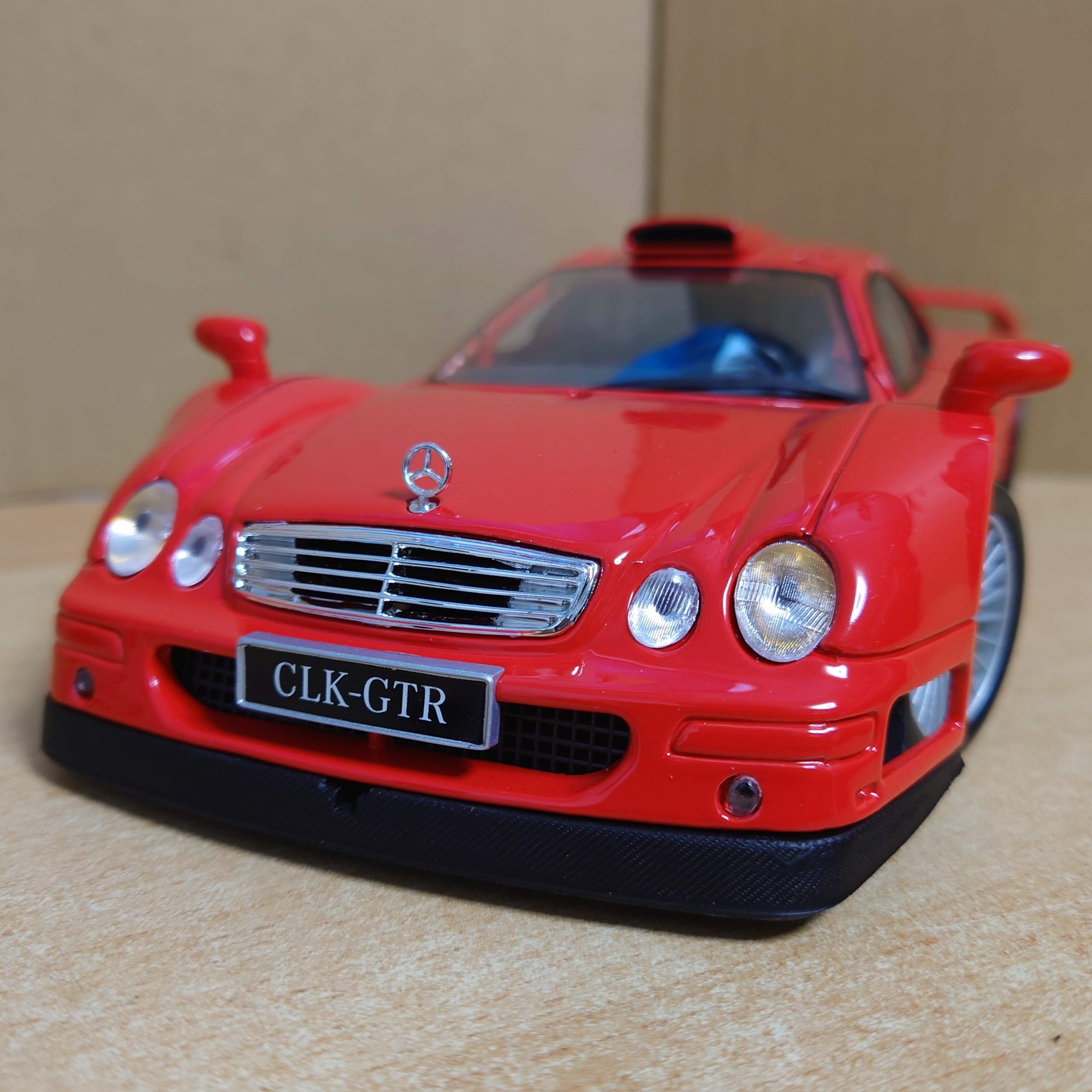 1/18 メルセデスベンツCLK-GTR レッド Mercedes Bentz CLK GTR