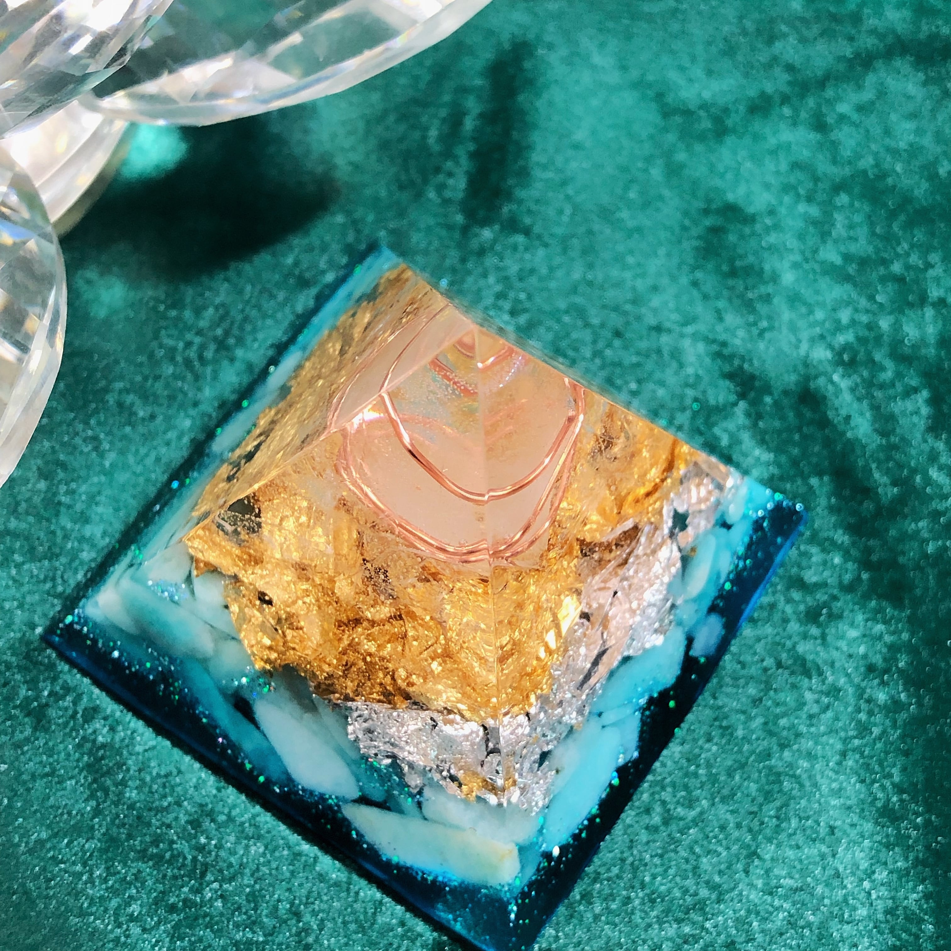 ピラミッド型Ⅱ オルゴナイト アマゾナイト 金銀泊入り | オルゴナイト