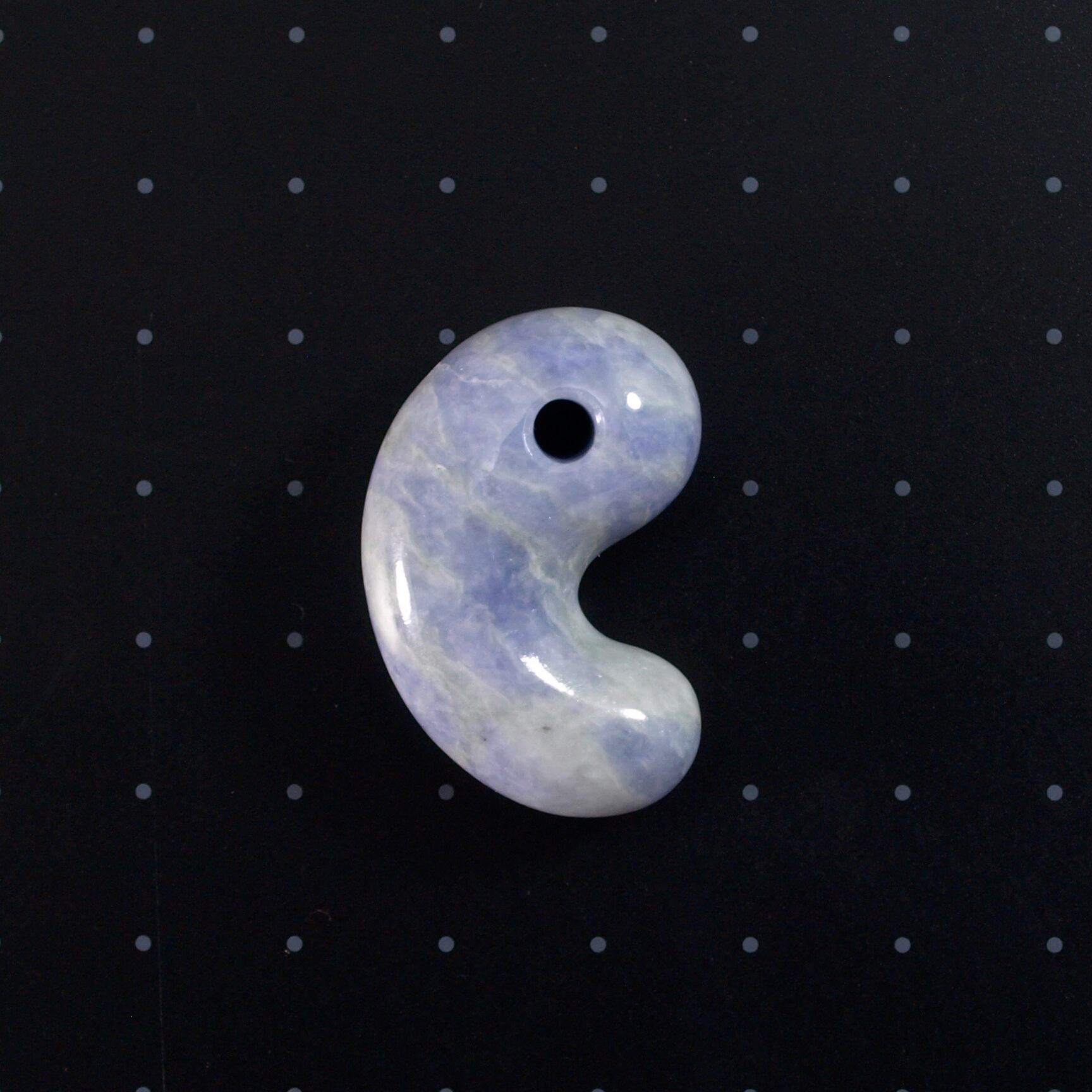 糸魚川翡翠 ラベンダー ヒスイ まがたま 勾玉 16.8g Lavender Jadeite