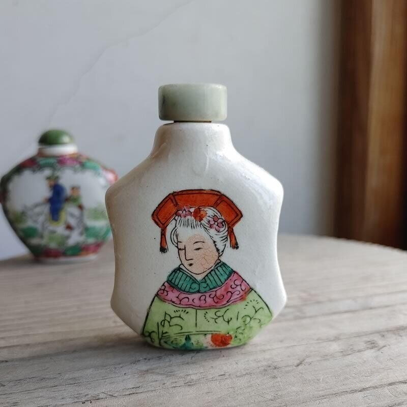 手のひらの芸術品 シノワズリ 鼻煙壺 スナッフボトル 皇帝 皇后