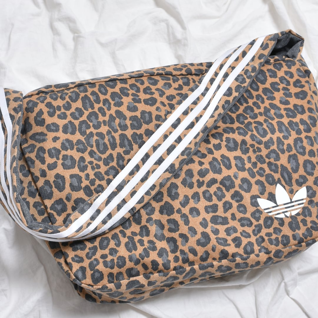adidas】レオパード柄ショルダーバッグ(ラージ) | VOLCAN&APHRODITE