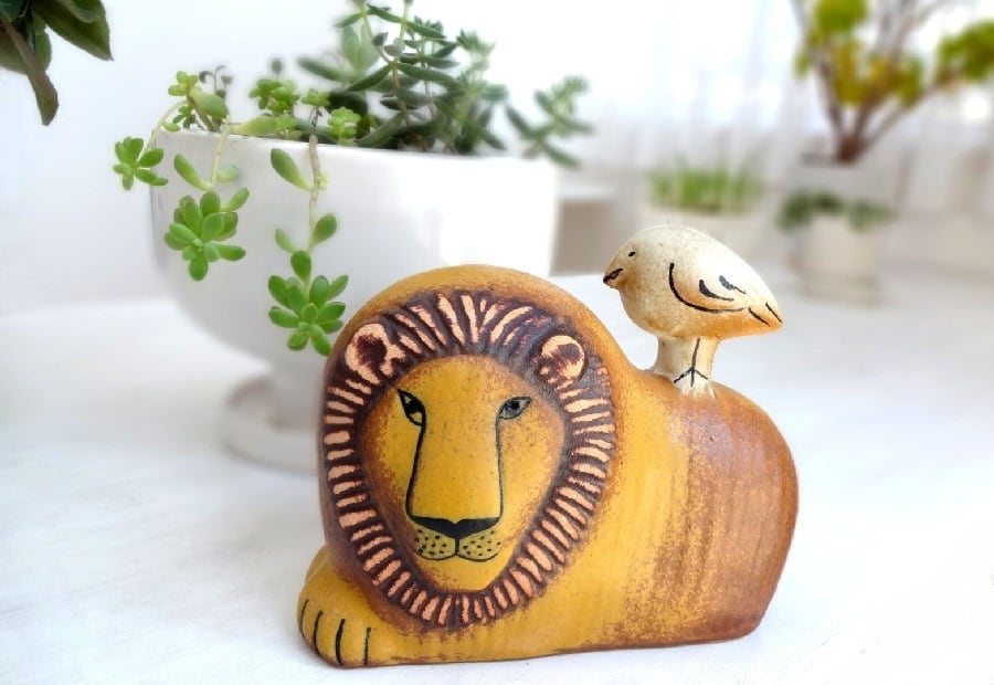 Lisa Larson / リサラーソン Lion with bird ライオンと鳥 陶器製 置物