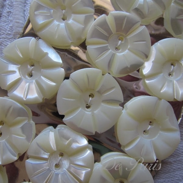 マザーオブパールのバギエ ドールパニエにも フランスアンティーク 白