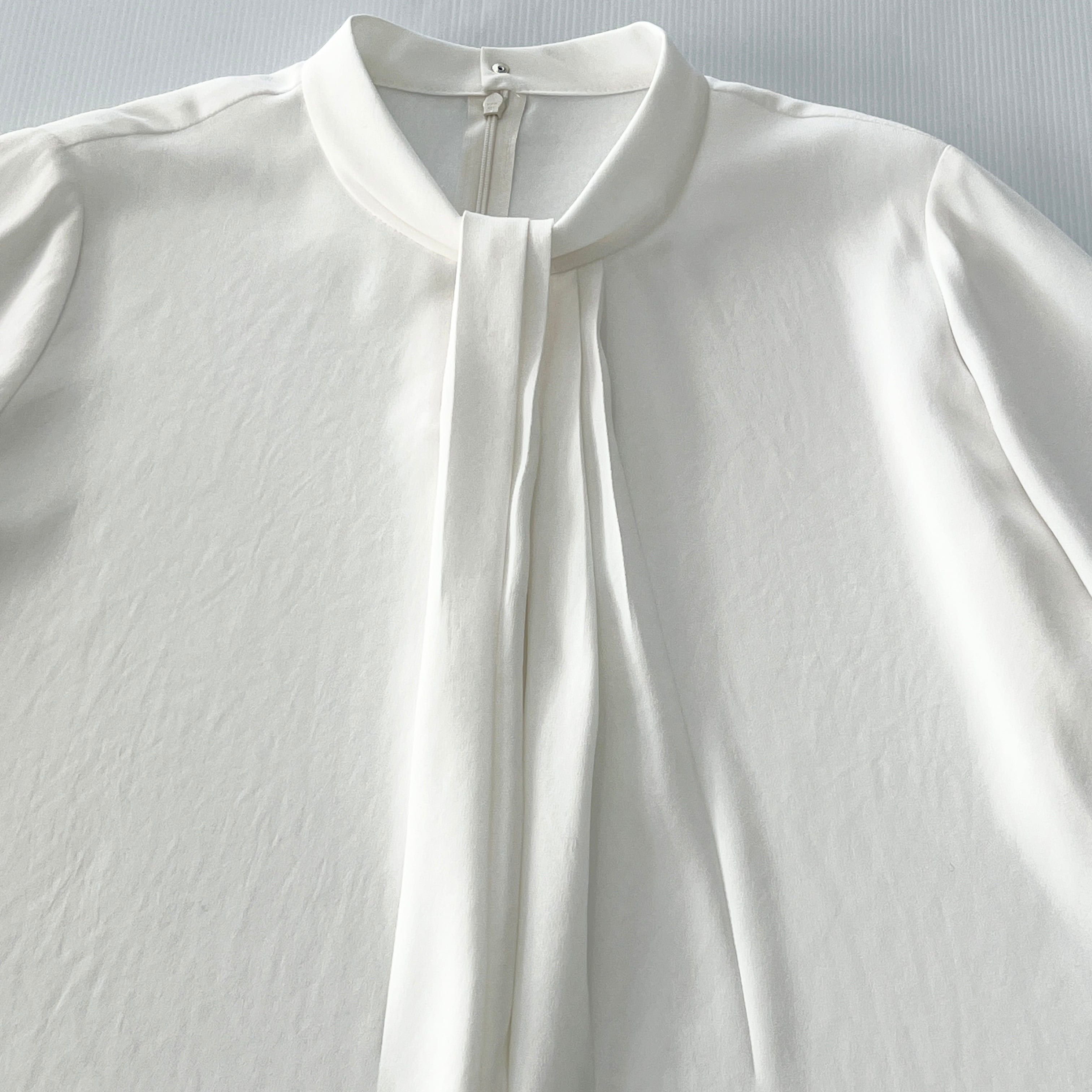 ボウタイ風ブラウス《PASSIONE パシオーネ》 | Casablanca (カサブランカ)