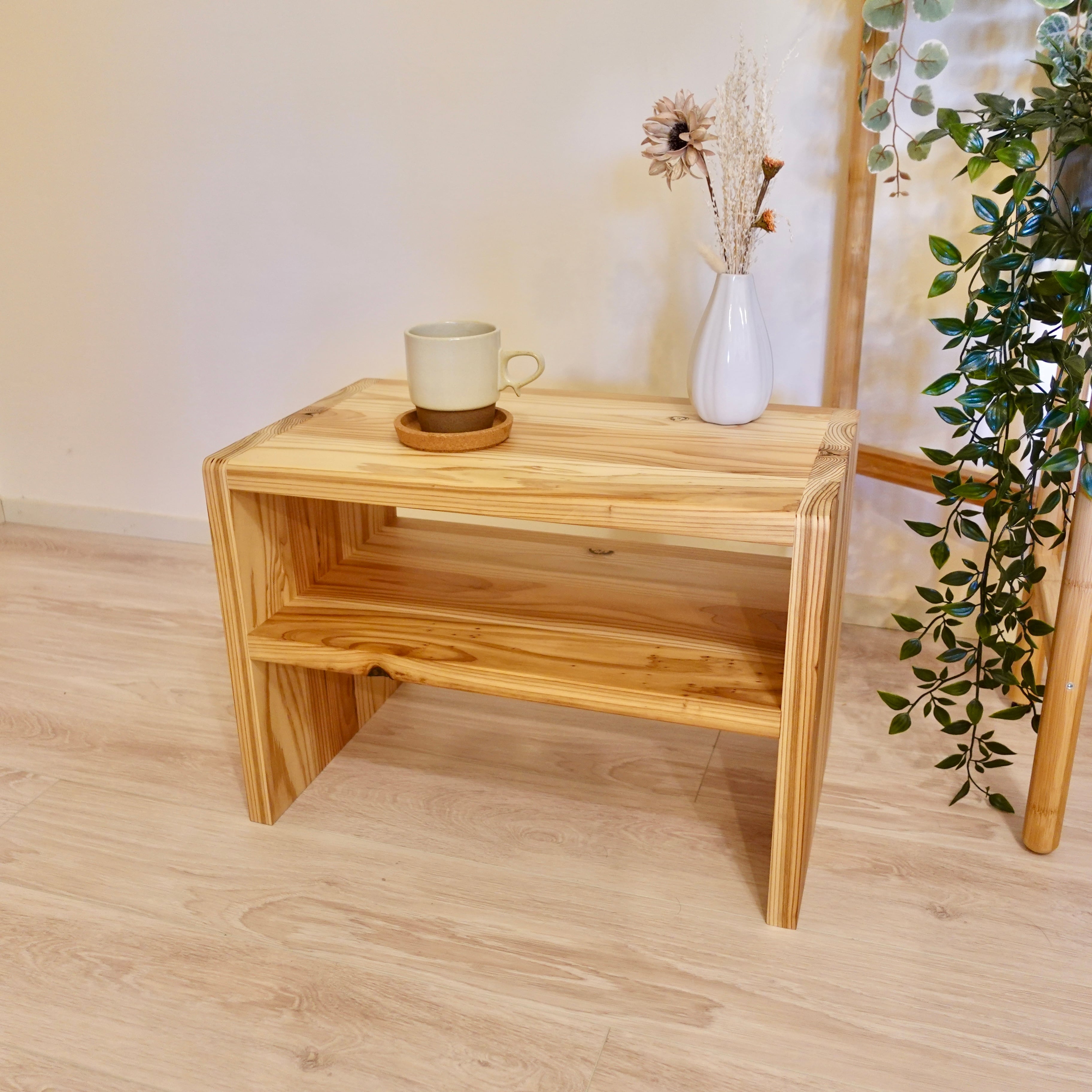 杉無垢材のサイドテーブル S字 5【ハンドメイド家具】 杉無垢材の