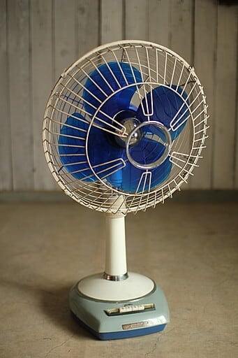 昭和レトロ 東芝 扇風機 ロータリーベース HS型 30㎝ | denbee 古道具