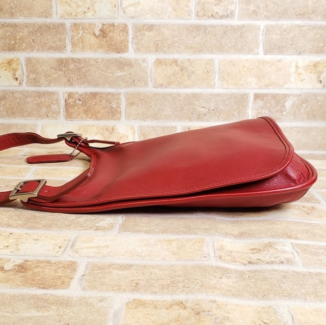 オールドコーチ ☆ レザー 薄マチ ショルダーバッグ レッド ユニ