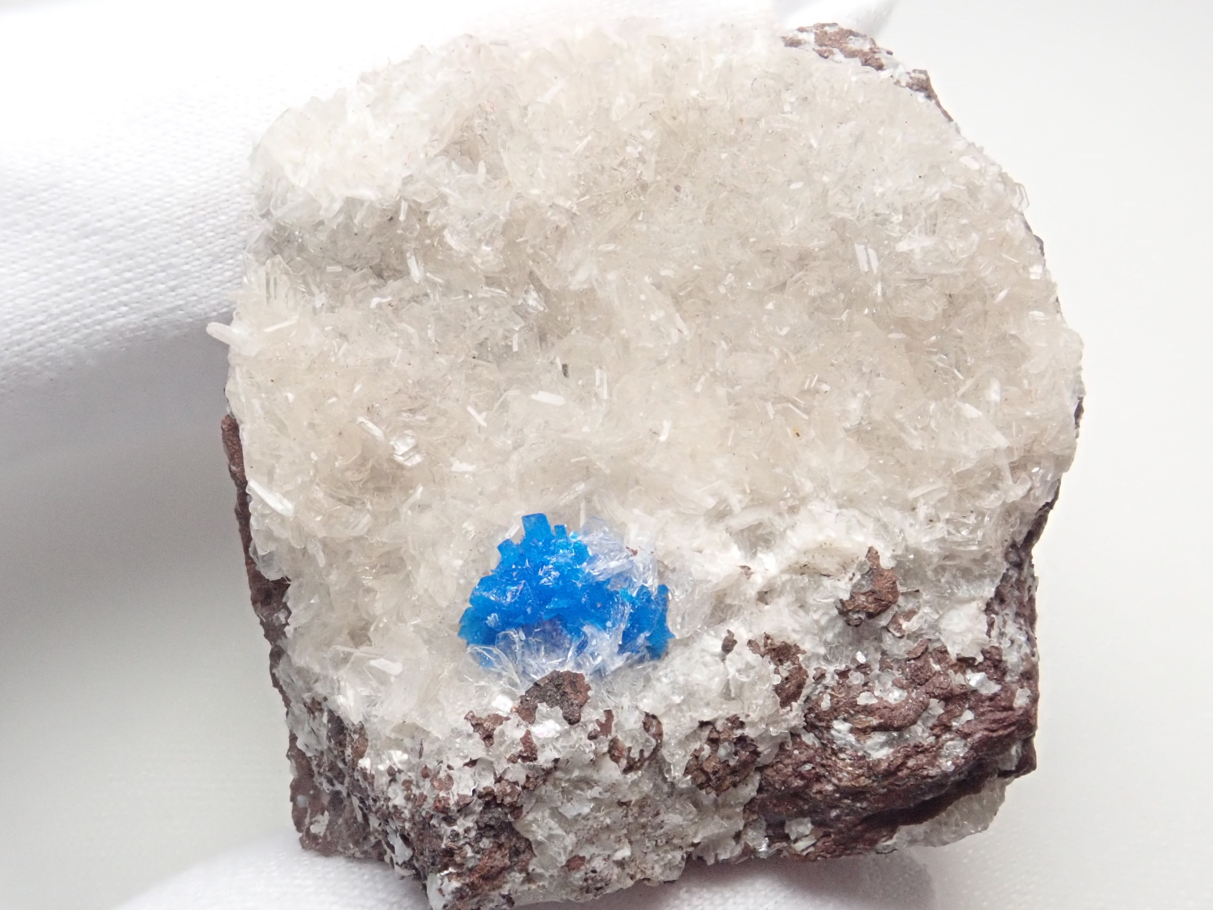 ペンタゴナイト 結晶原石 インド R6199C | MineralQuest