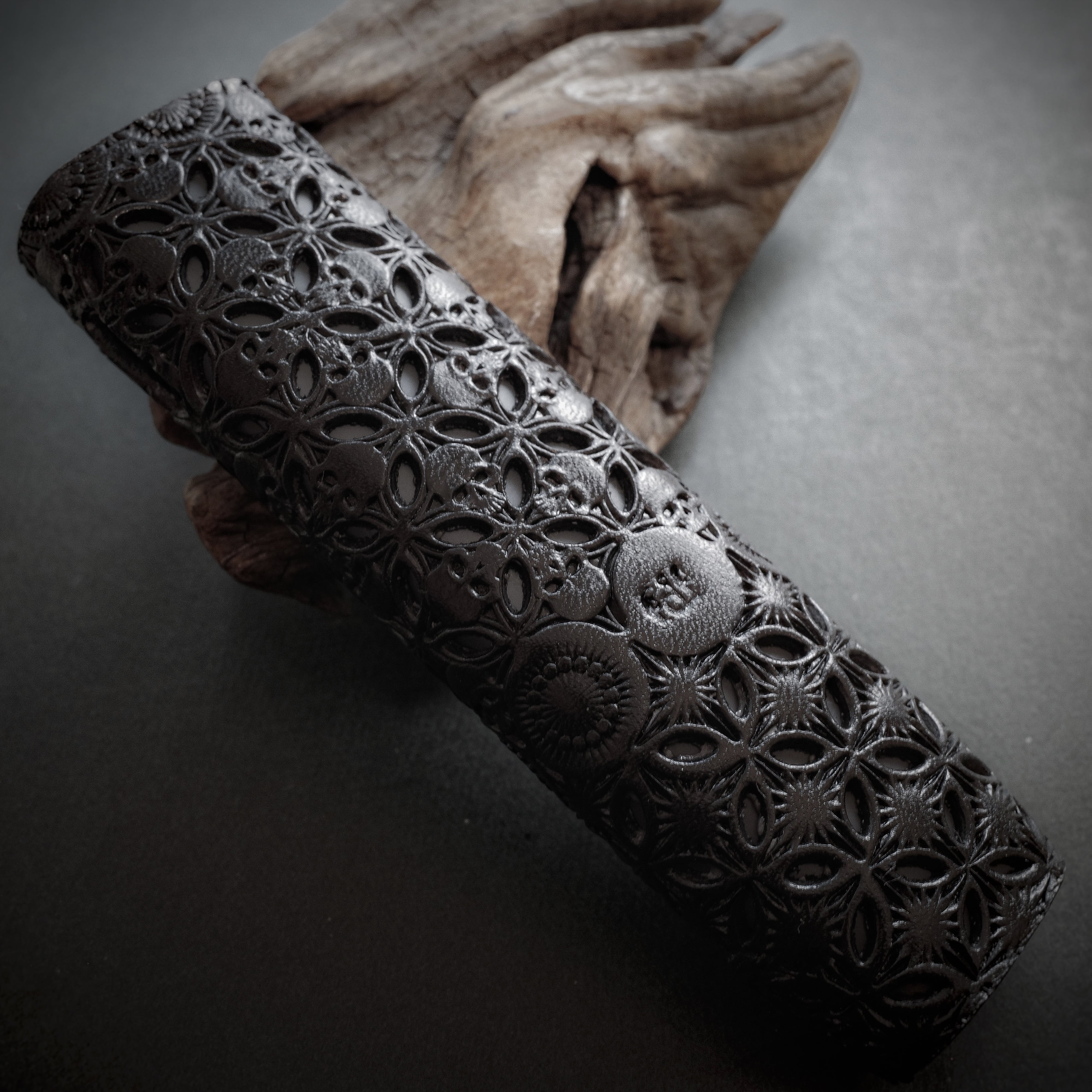 iQOS ILUMA ONE】イルマワン 本革ケース〝髑髏混〟漆黒 新型対応