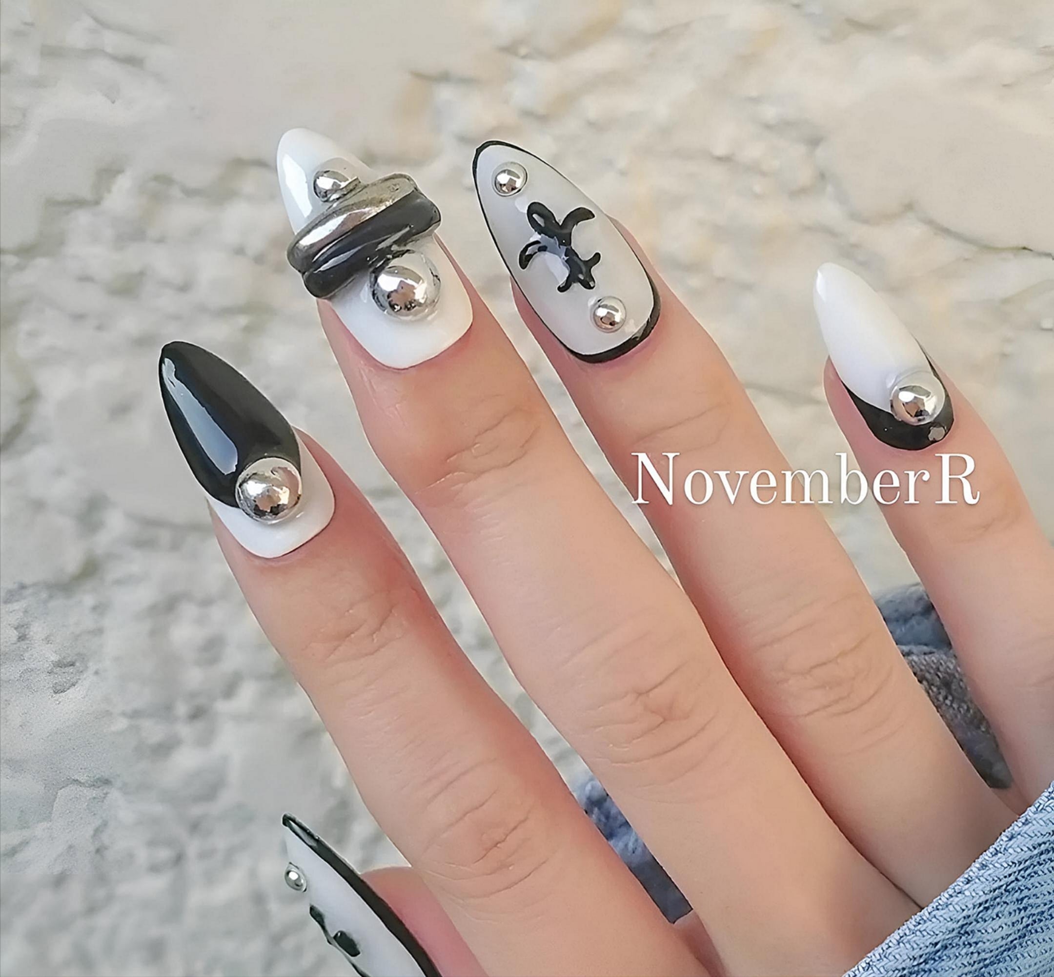 LA812☆モノクロy2kネイルチップ | NovemberR 〰️ネイルチップ販売〰️