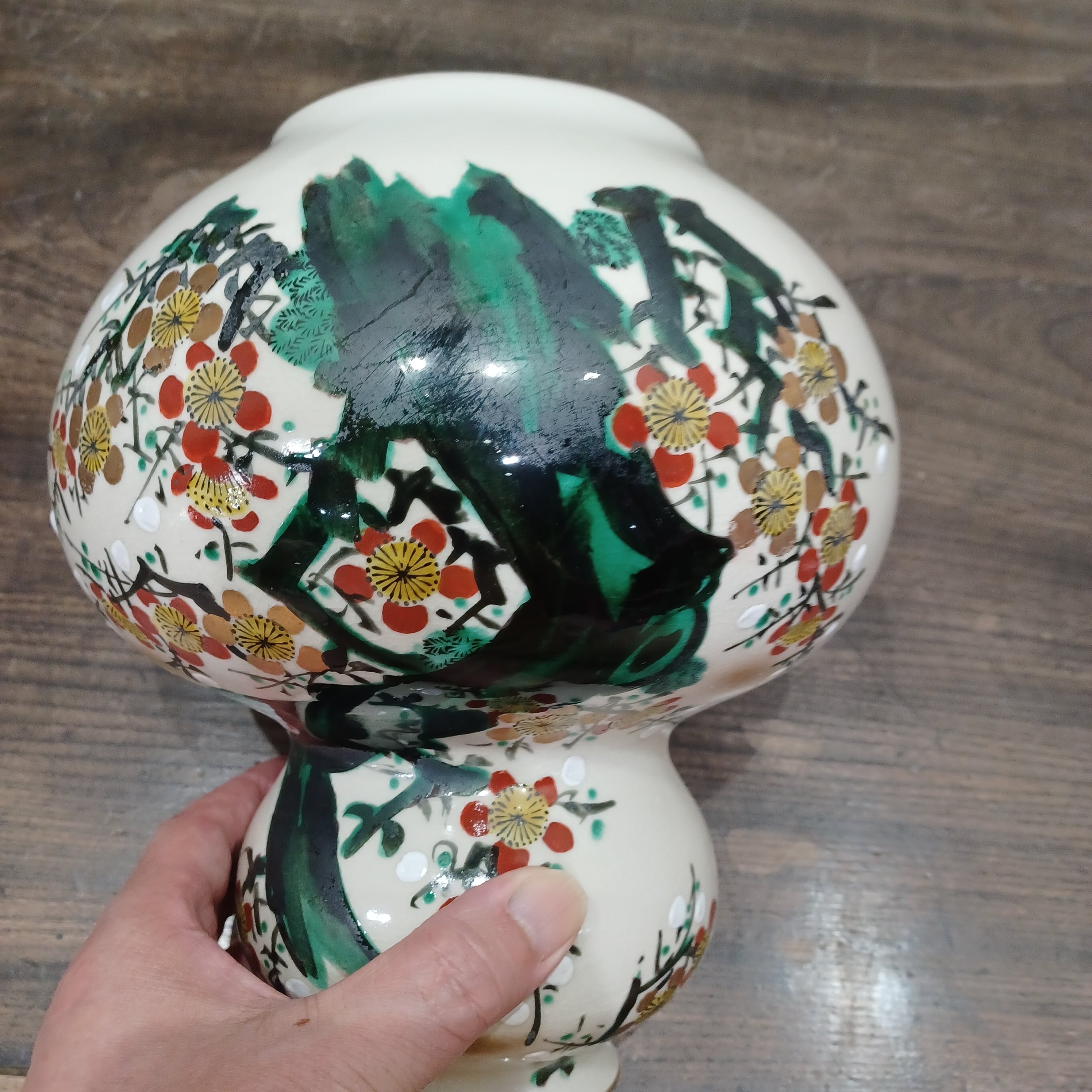 九谷焼】色絵梅樹文 瓢箪型花瓶｜九谷仙龍作｜昭和期｜赤・金・白の梅