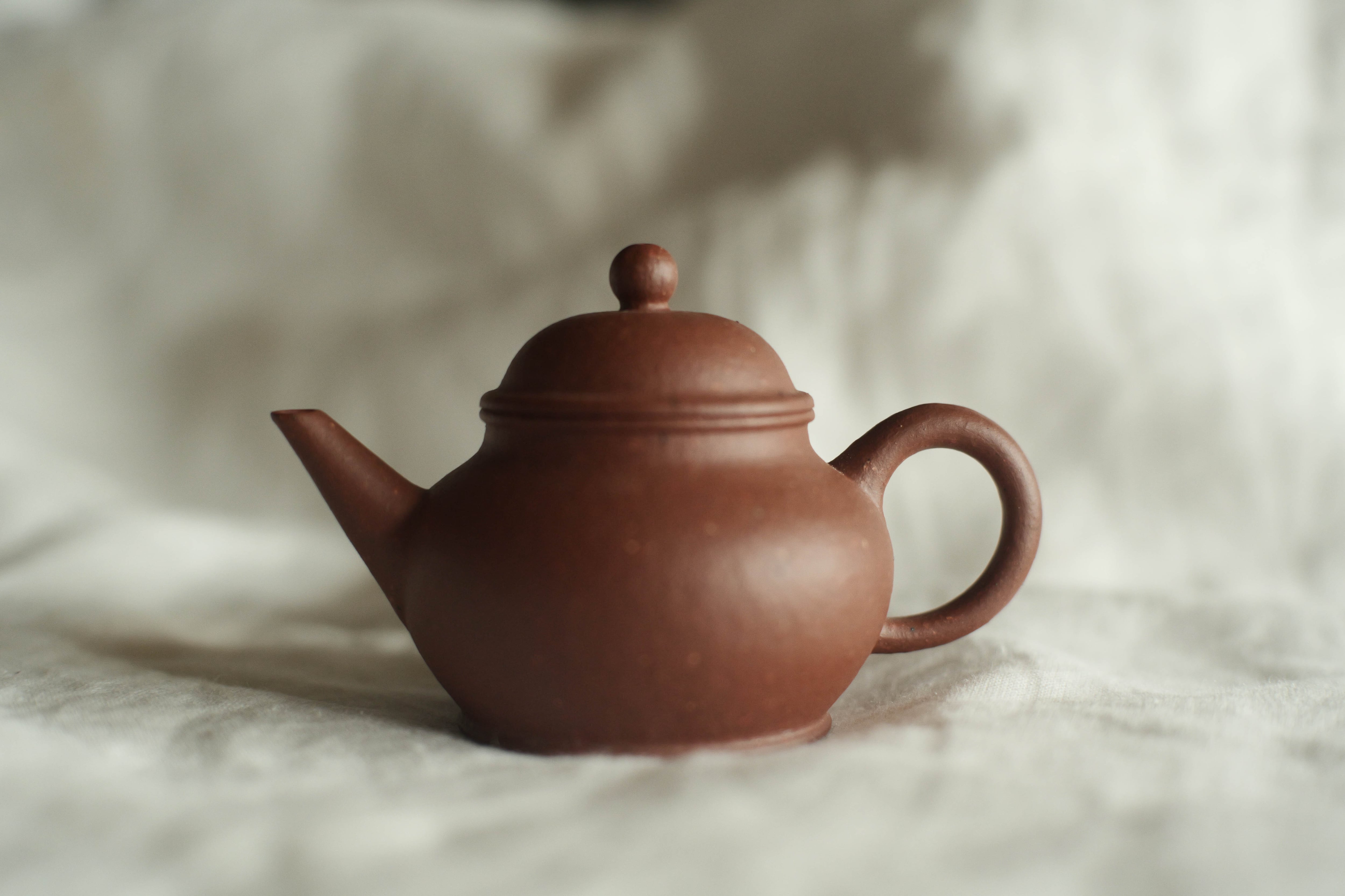 宜興紫砂壺 「芭楽水平」・黃竜山老朱泥 | 北白川糕糰店