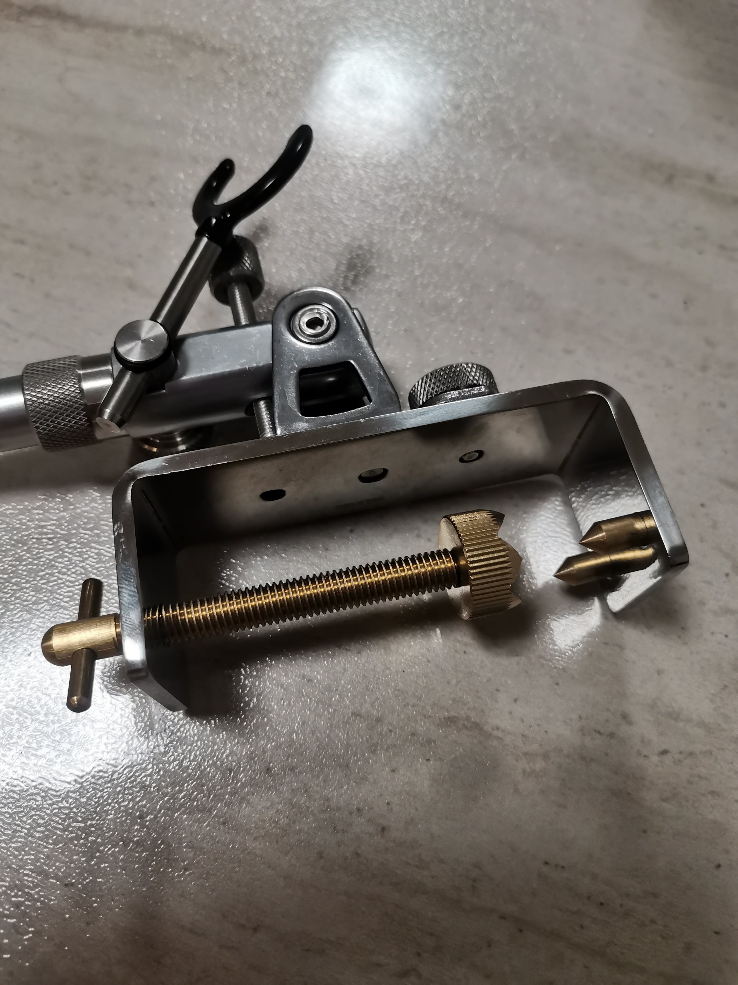 新品未使用、釣楽工房製のヘラブナ用ステンレス金属万力です、強度剛性