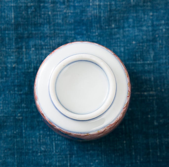 伊万里 のぞき猪口 色絵金彩 覗 盃 おちょこ 酒器 窓絵 牡丹 経菱 四方