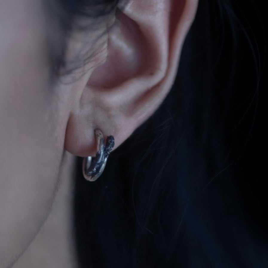 Destroyed Half Hoop Pierce（両耳用） | VAINON