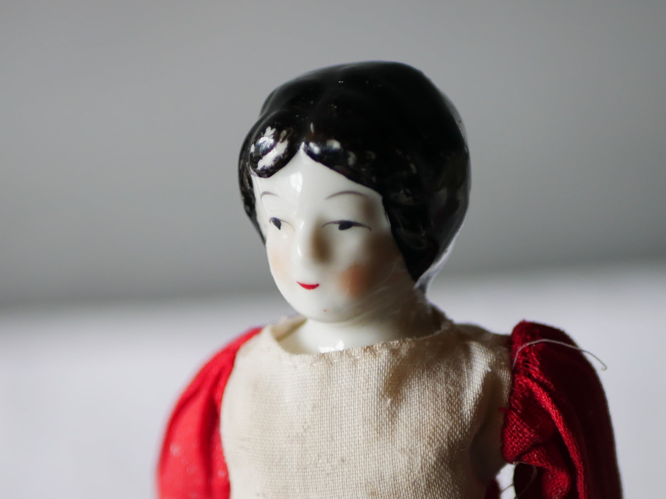 赤いドレス チャイナヘッド ビスクドール アンティーク | フランス