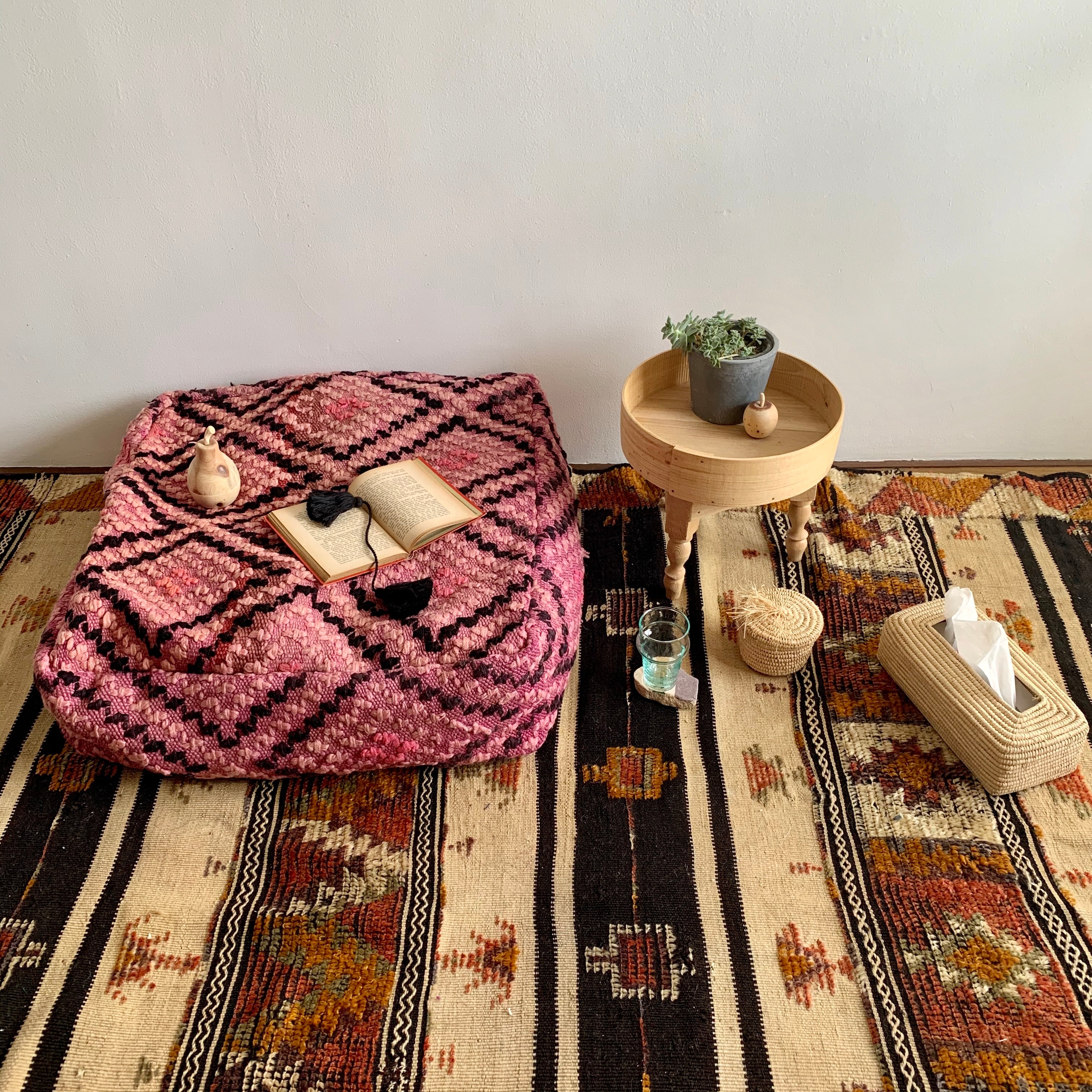 オールドラグをリメイクしたプフ | モロッコの暮らしと手しごと