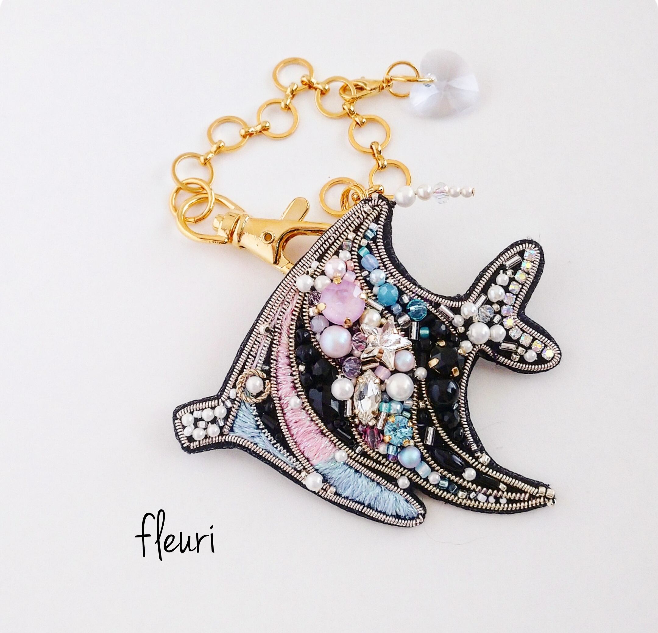 tropical fish ブローチ兼バッグチャーム | ビーズ刺繍アクセサリー fleuri