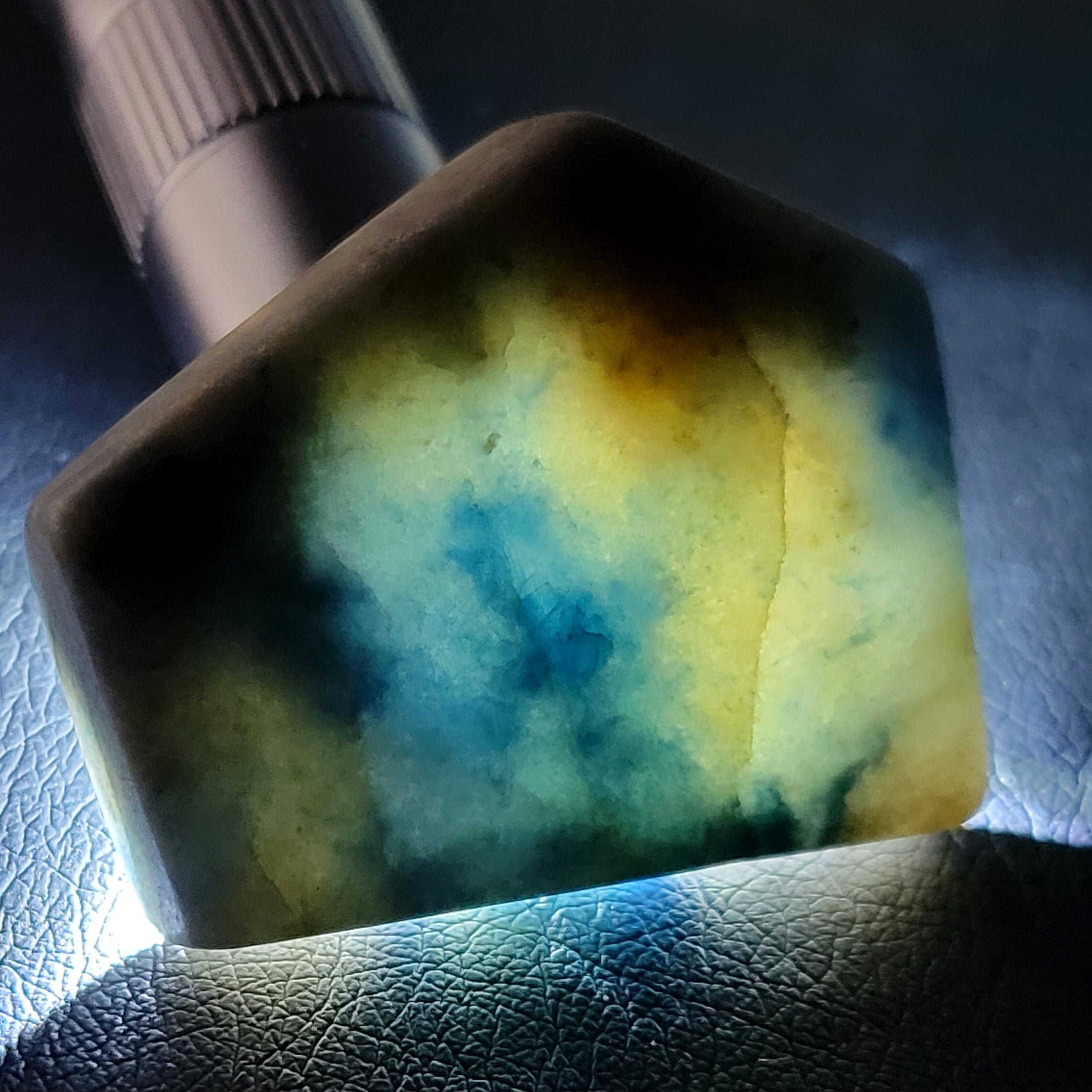 入コン沢原石:糸魚川翡翠 BG0092 | 糸魚川翡翠工芸家 赤羽可行BASE