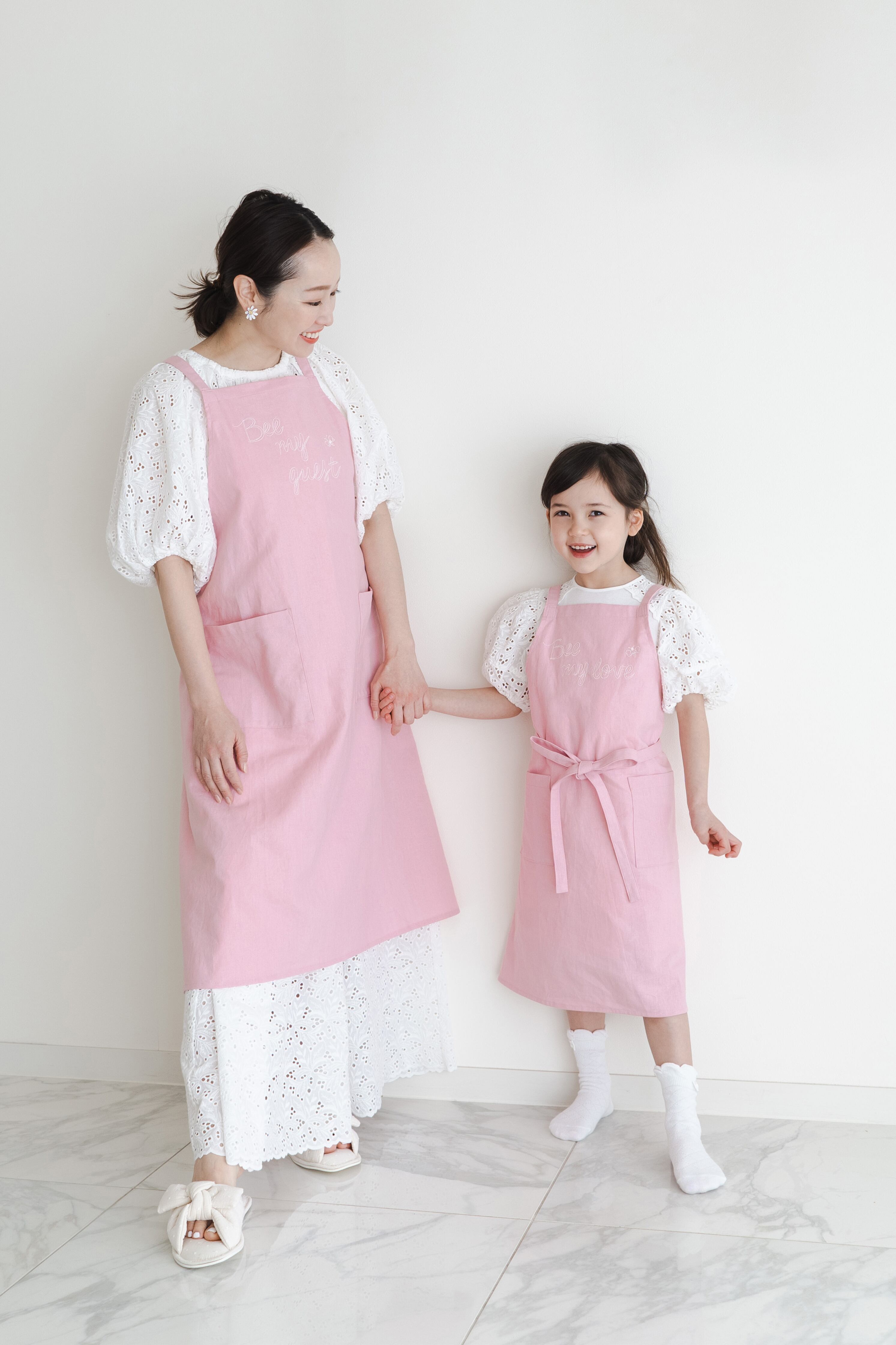 BEE MY GUEST APRON【THE BEESコラボ】 | AMICA・kids