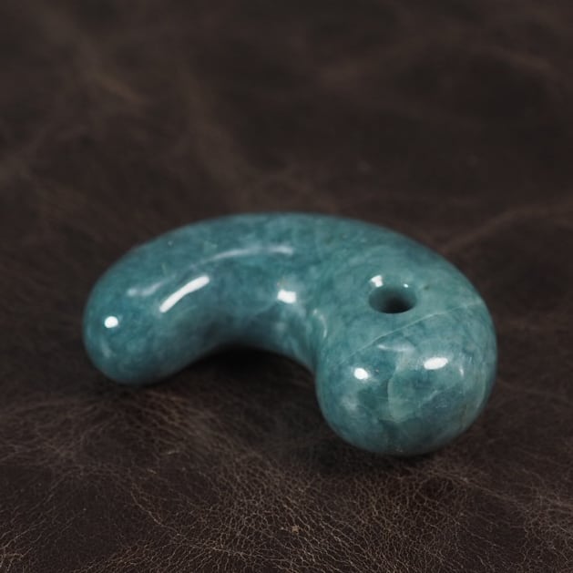 糸魚川翡翠 希少色 大所産 青翡翠 勾玉 15.1g Itoigawa Blue Jadeite