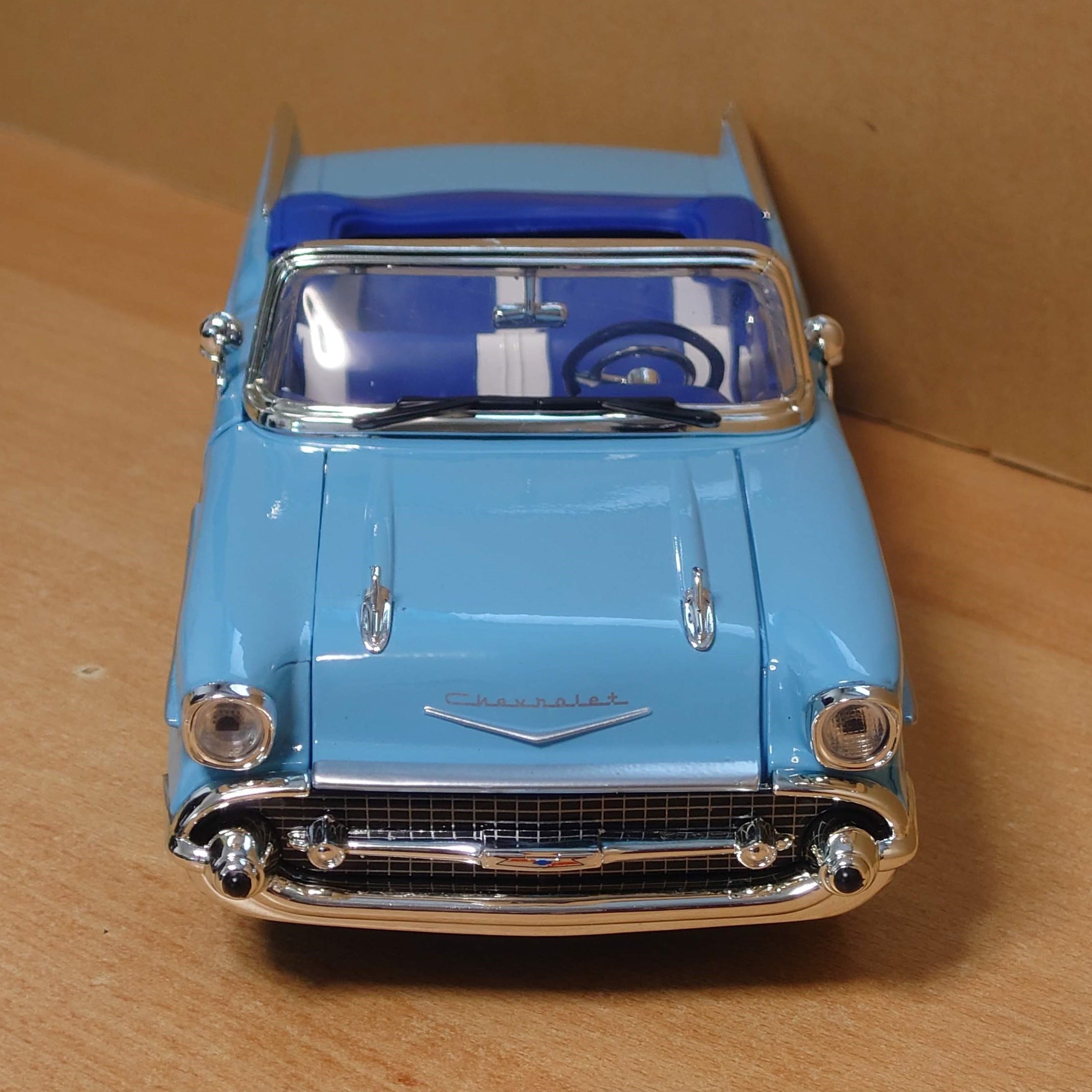 1/18 シボレーベルエアコンバーチブル 1957 Chevy Bel Air Convertible