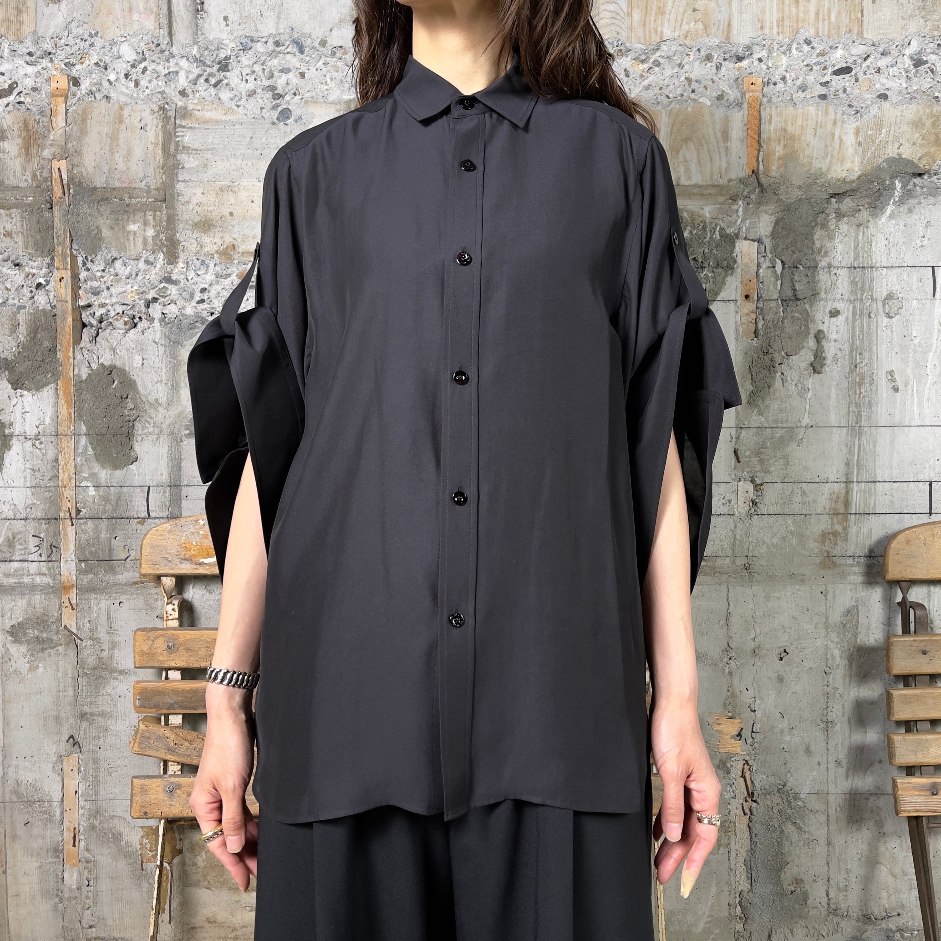 HYKE【ハイク】SHEER TWILL BELL-SLEEVE SHIRT (15218) | glamour online