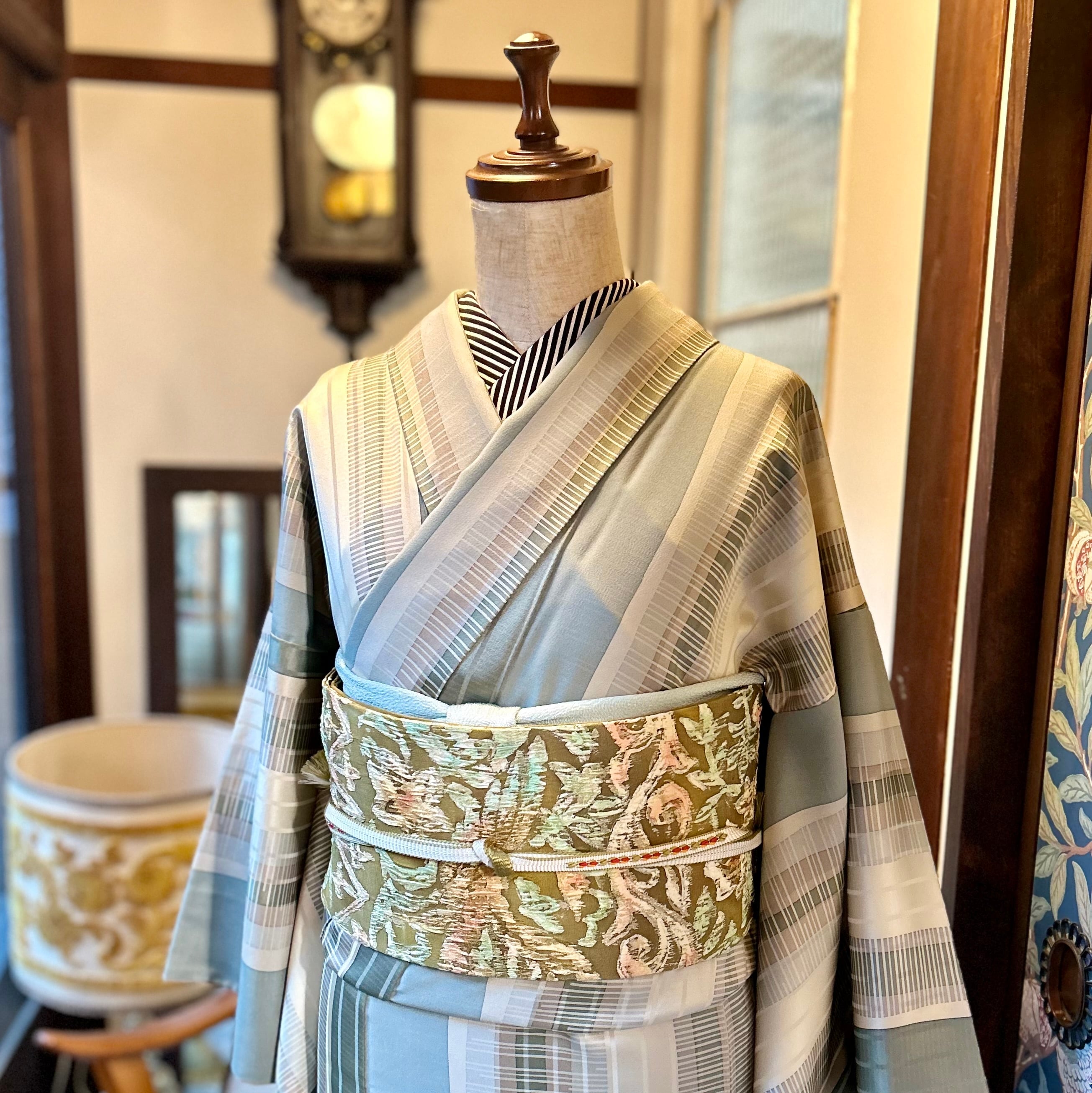 着物正絹 縞小紋 袷 縦縞 モダン 未使用保管しつけ糸付き - メルカリ