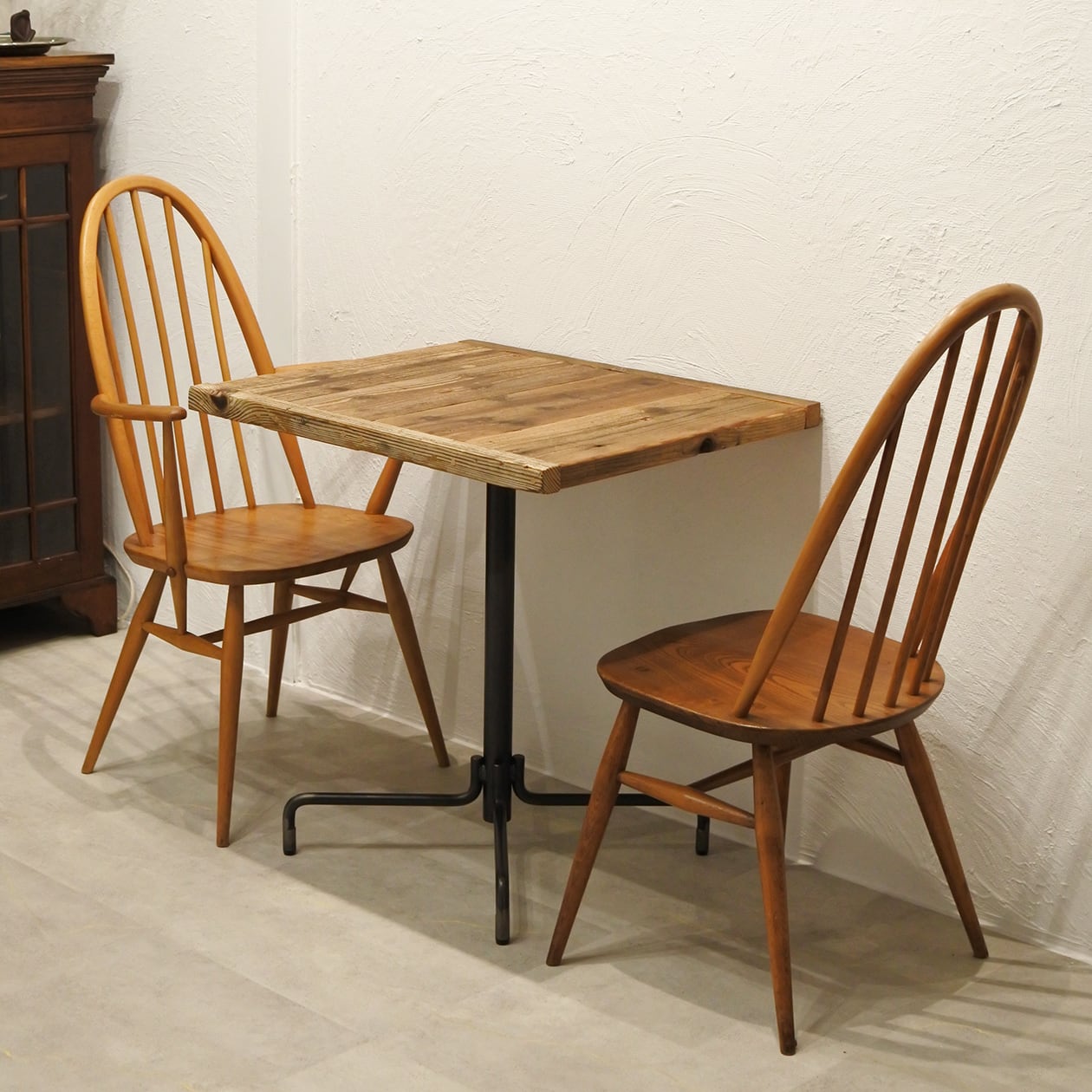 古材とアイアン脚のシャビーシックなカフェテーブル 【シャビーカフェ