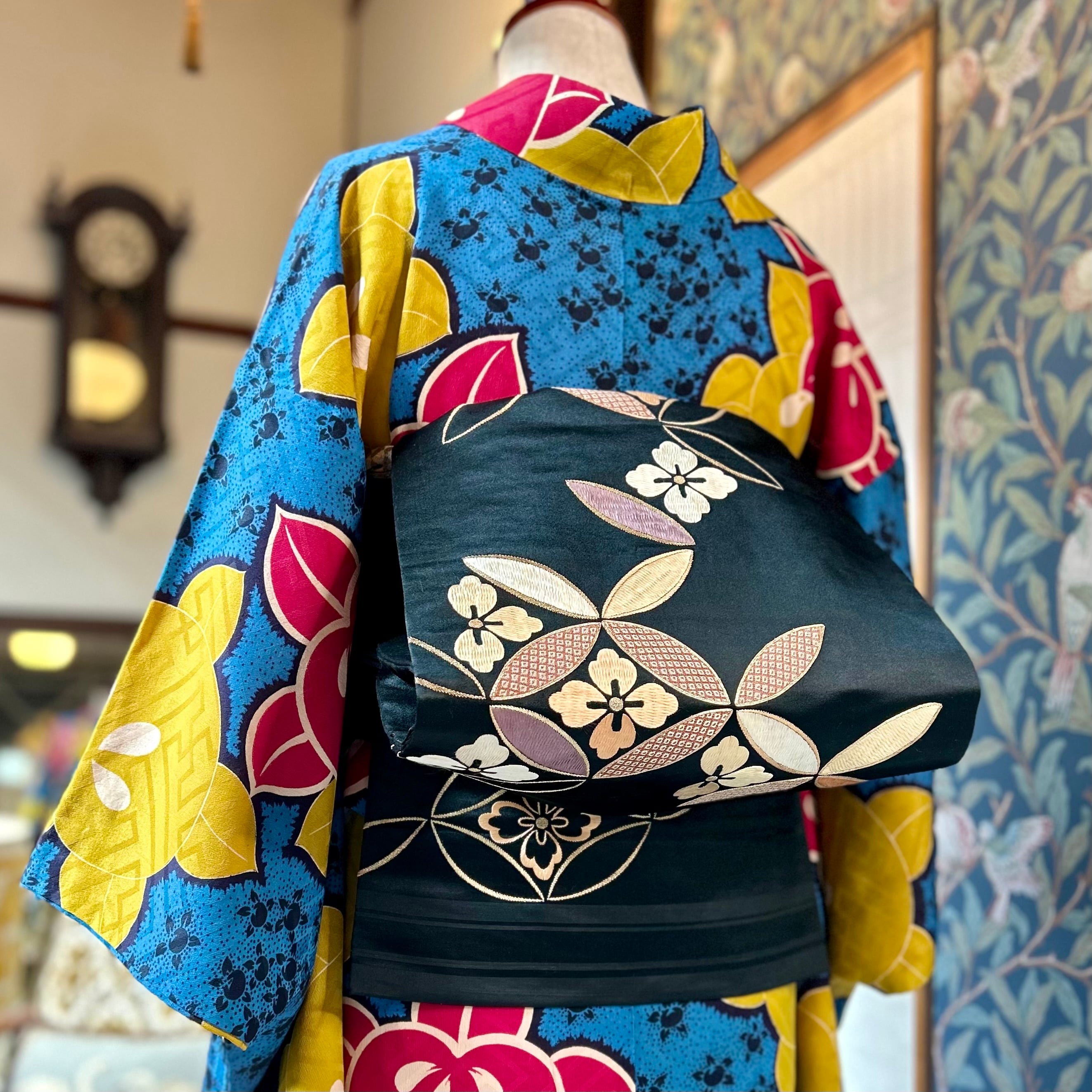 七宝×花菱＊刺繍 花 黒繻子 アンティーク名古屋帯 A504 | kimono tento