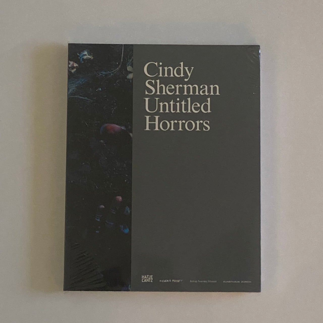 書籍】写真家『シンディ・シャーマン』作品集『Untitled Horrors