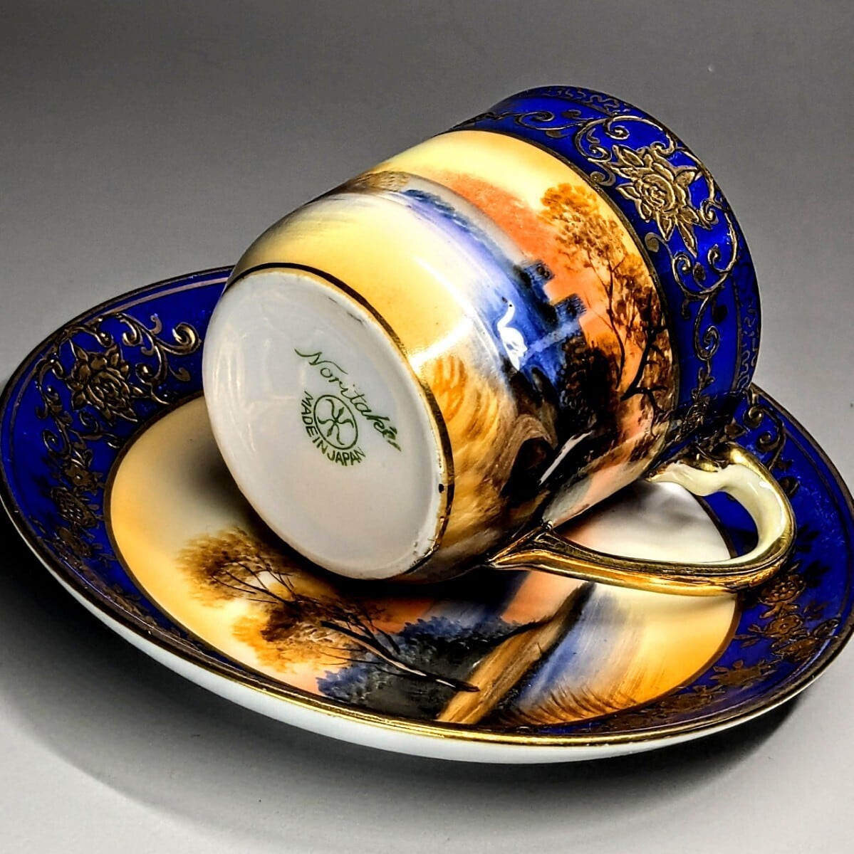 オールドノリタケ 有名パターン 金盛上藍帯イギリス 金彩湖畔白鳥風景