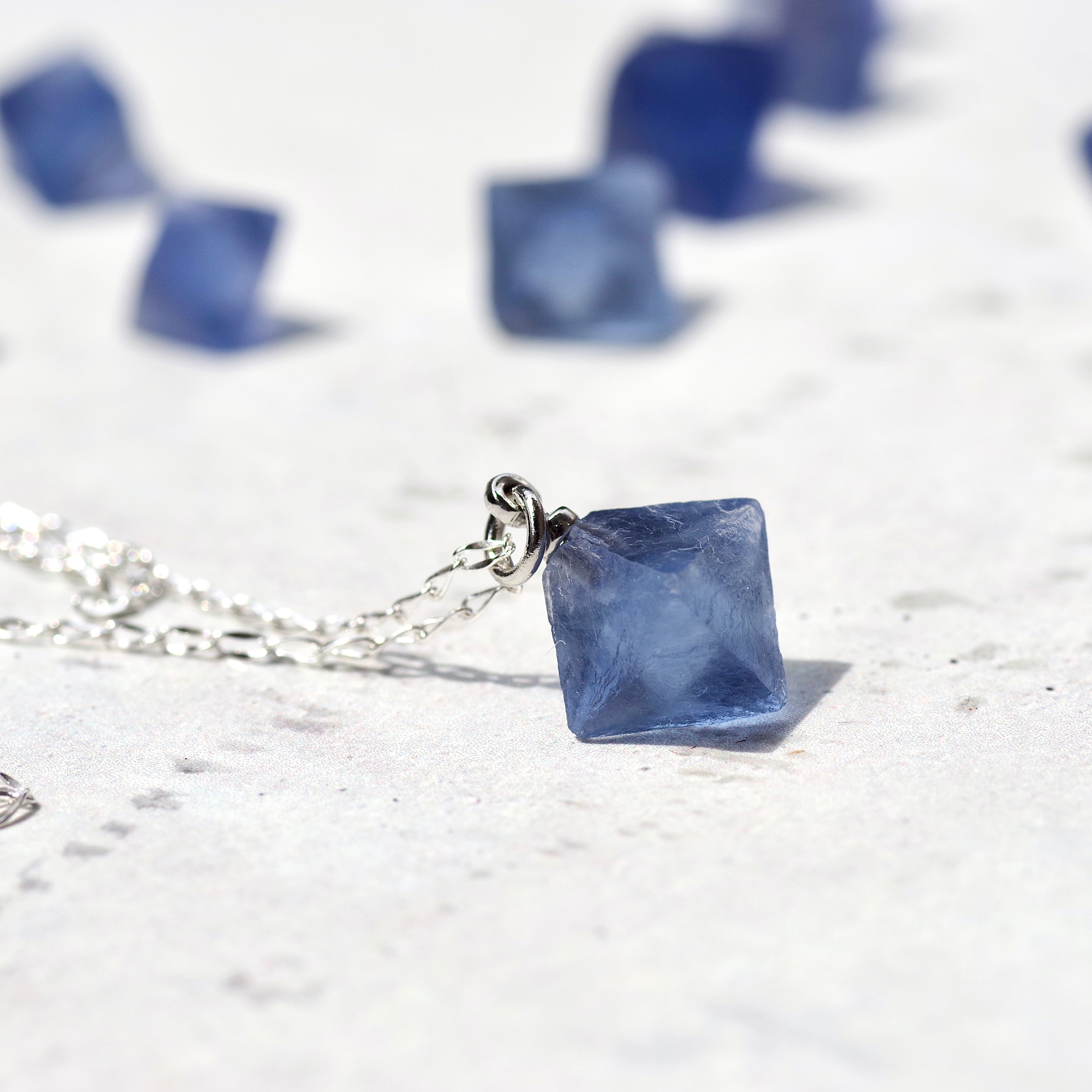 ビンガム産 ブルーフローライト 鉱物原石ネックレス 【石おまかせ 金具