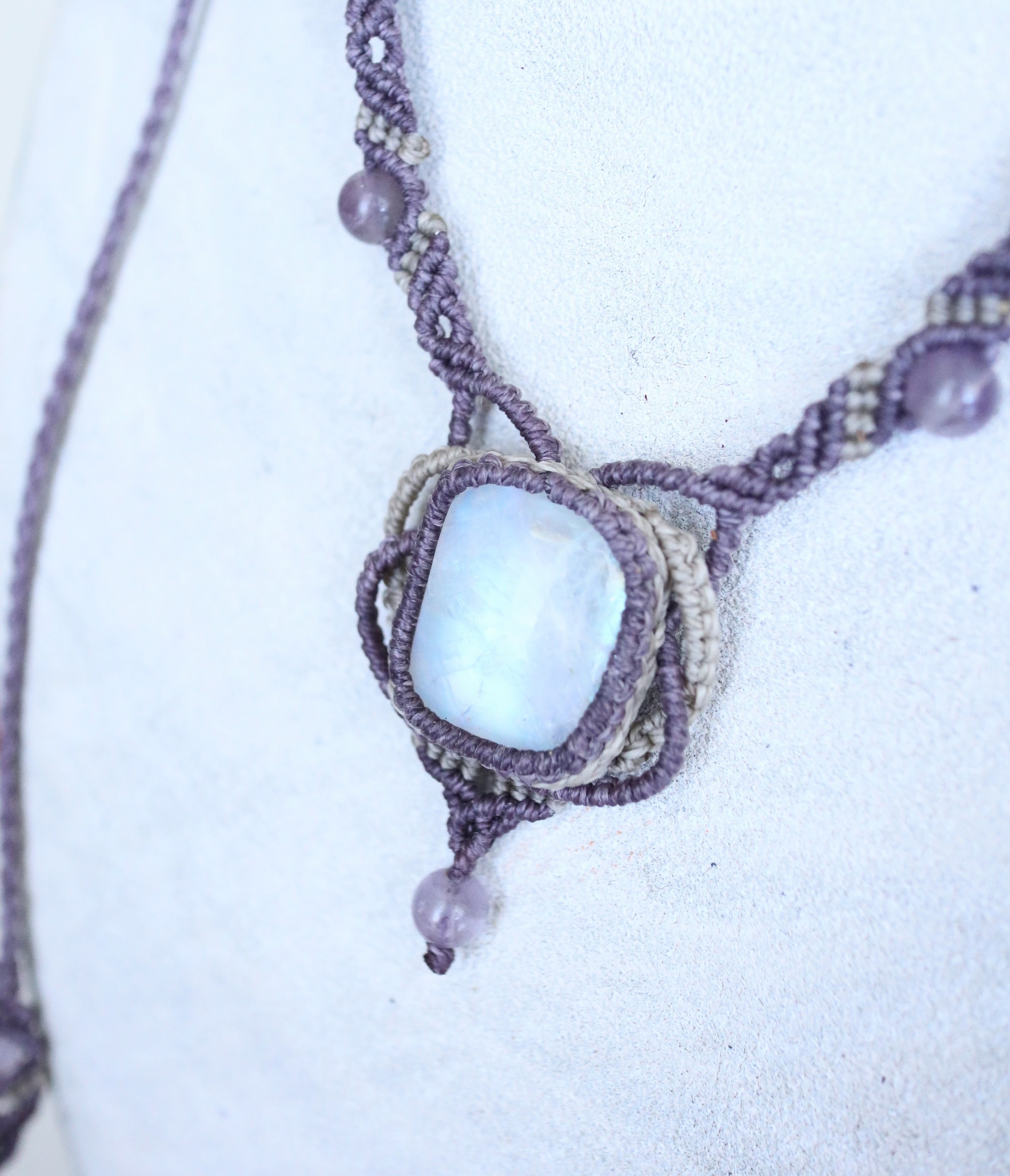 レインボームーンストーン ネックレス | 天然石マクラメアクセサリー