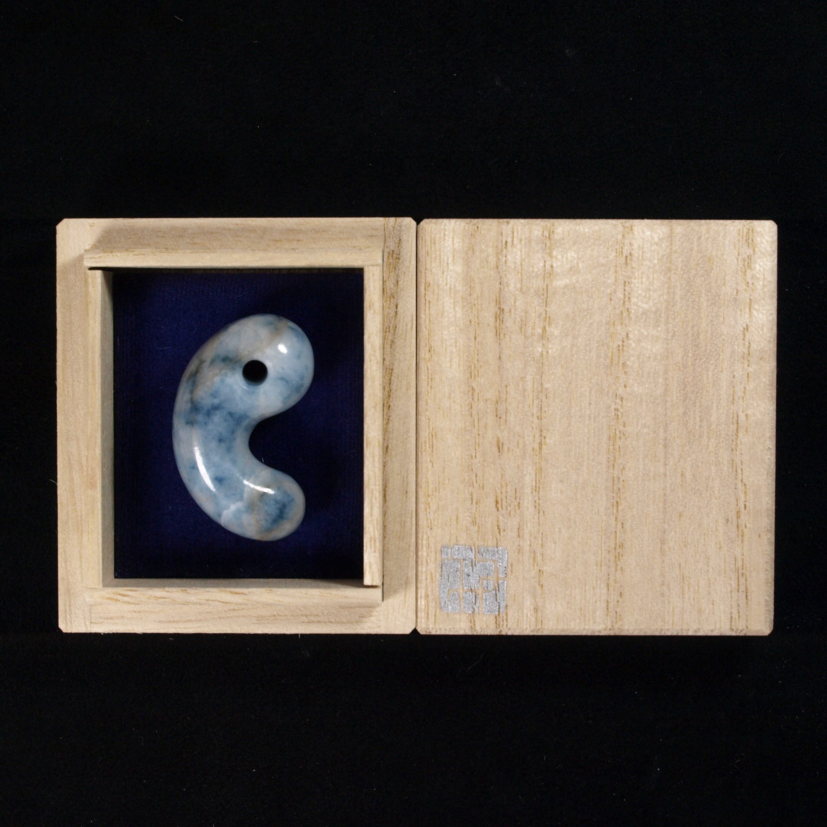 糸魚川翡翠 コン沢 青翡翠 勾玉 14.4g Itoigawa Blue Jadeite magatama