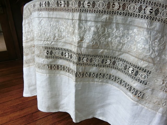 汕頭（スワトウ）龍 テーブルクロス 大判 | Velvet Knot