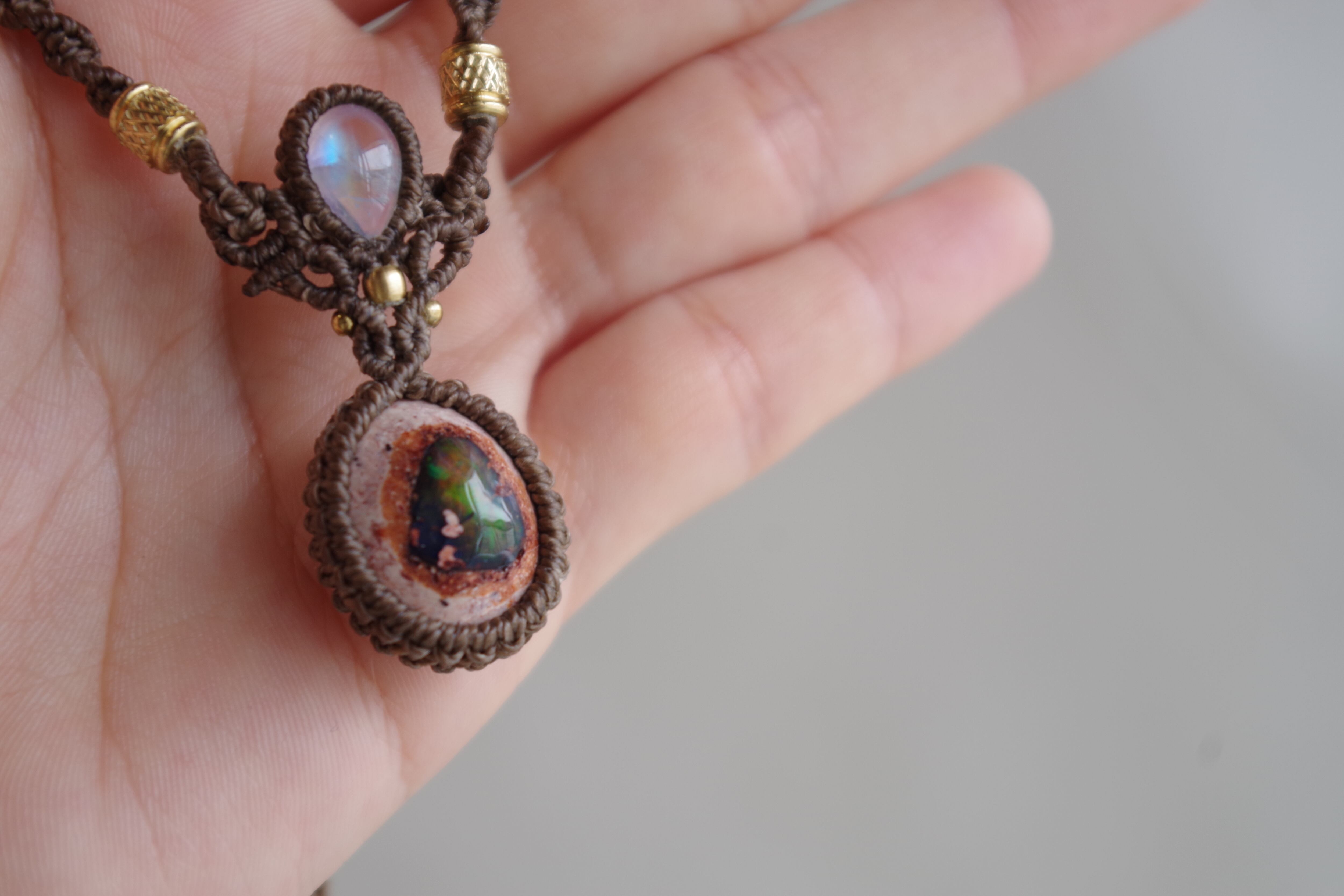 Cantera opal × Rainbow moonstone necklace | Lico macrame jewely shop